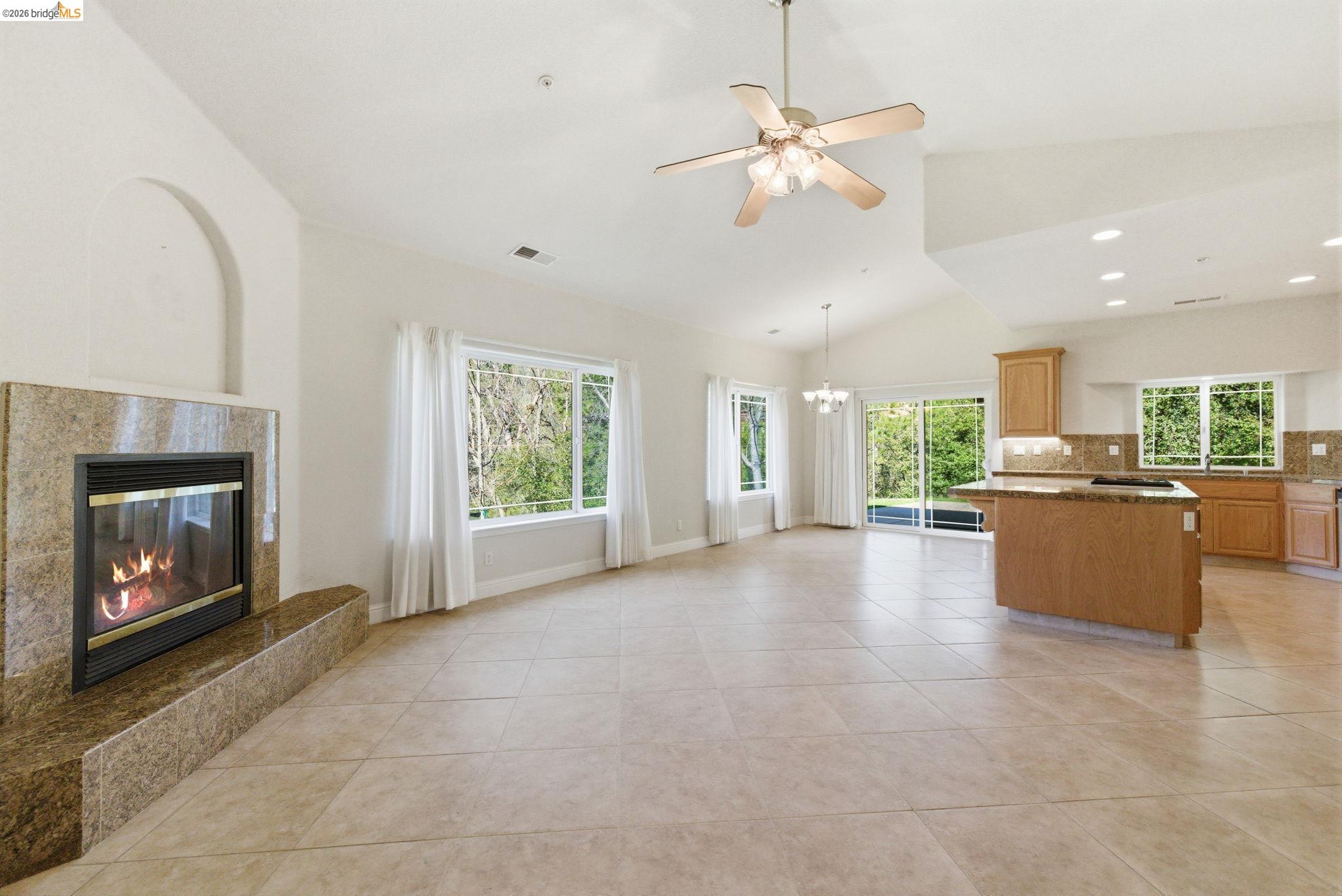 Detail Gallery Image 6 of 43 For 20245 Tuolumne Rd North, Tuolumne,  CA 95379 - 3 Beds | 3 Baths