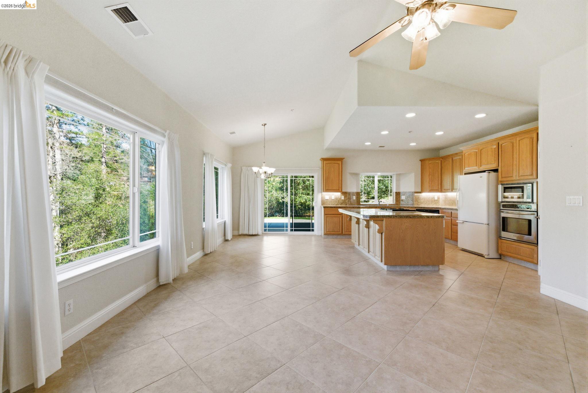 Detail Gallery Image 7 of 43 For 20245 Tuolumne Rd North, Tuolumne,  CA 95379 - 3 Beds | 3 Baths