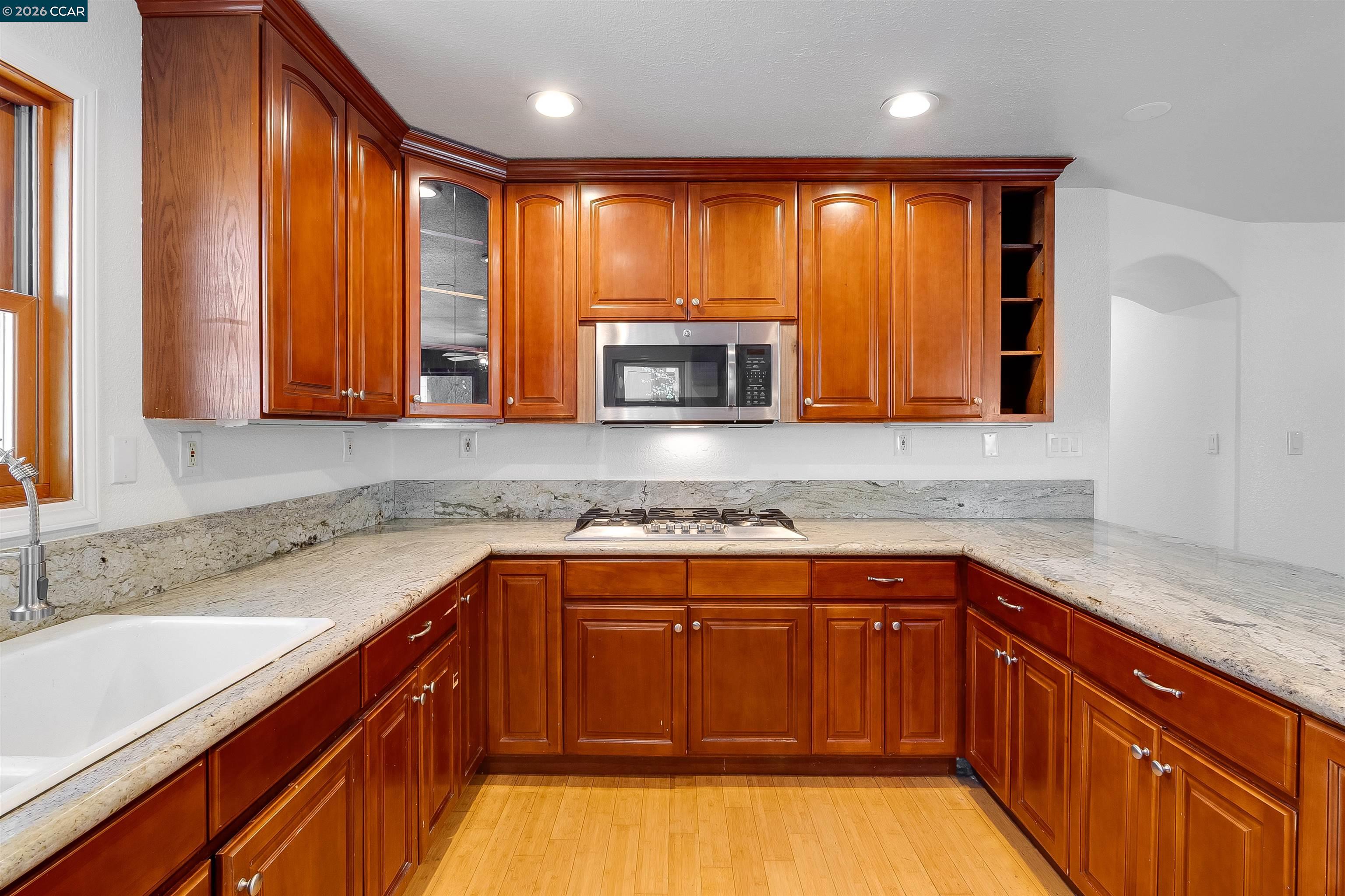 Detail Gallery Image 13 of 54 For 5264 Sunset Dr, El Sobrante,  CA 94803 - 4 Beds | 3 Baths