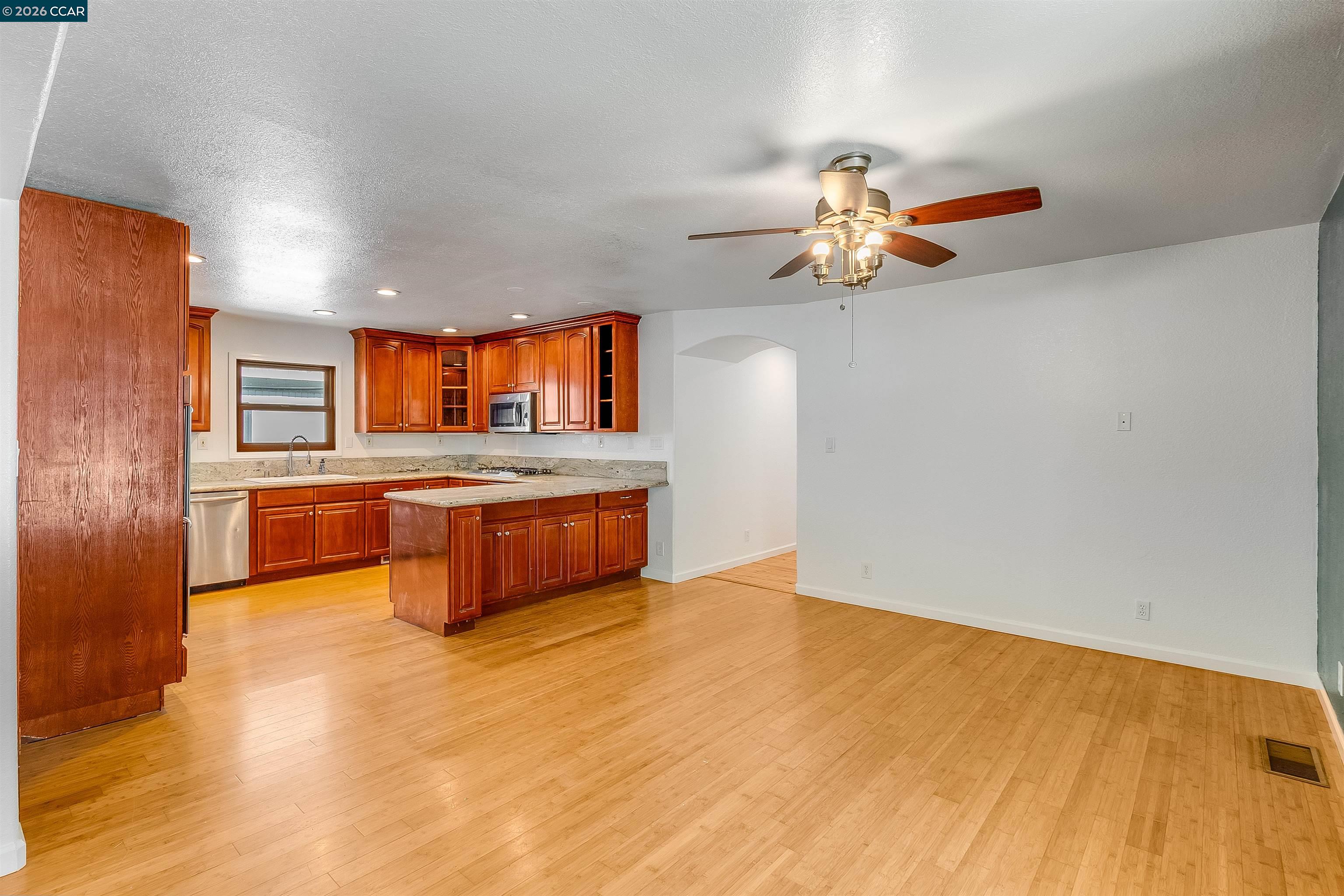 Detail Gallery Image 15 of 54 For 5264 Sunset Dr, El Sobrante,  CA 94803 - 4 Beds | 3 Baths