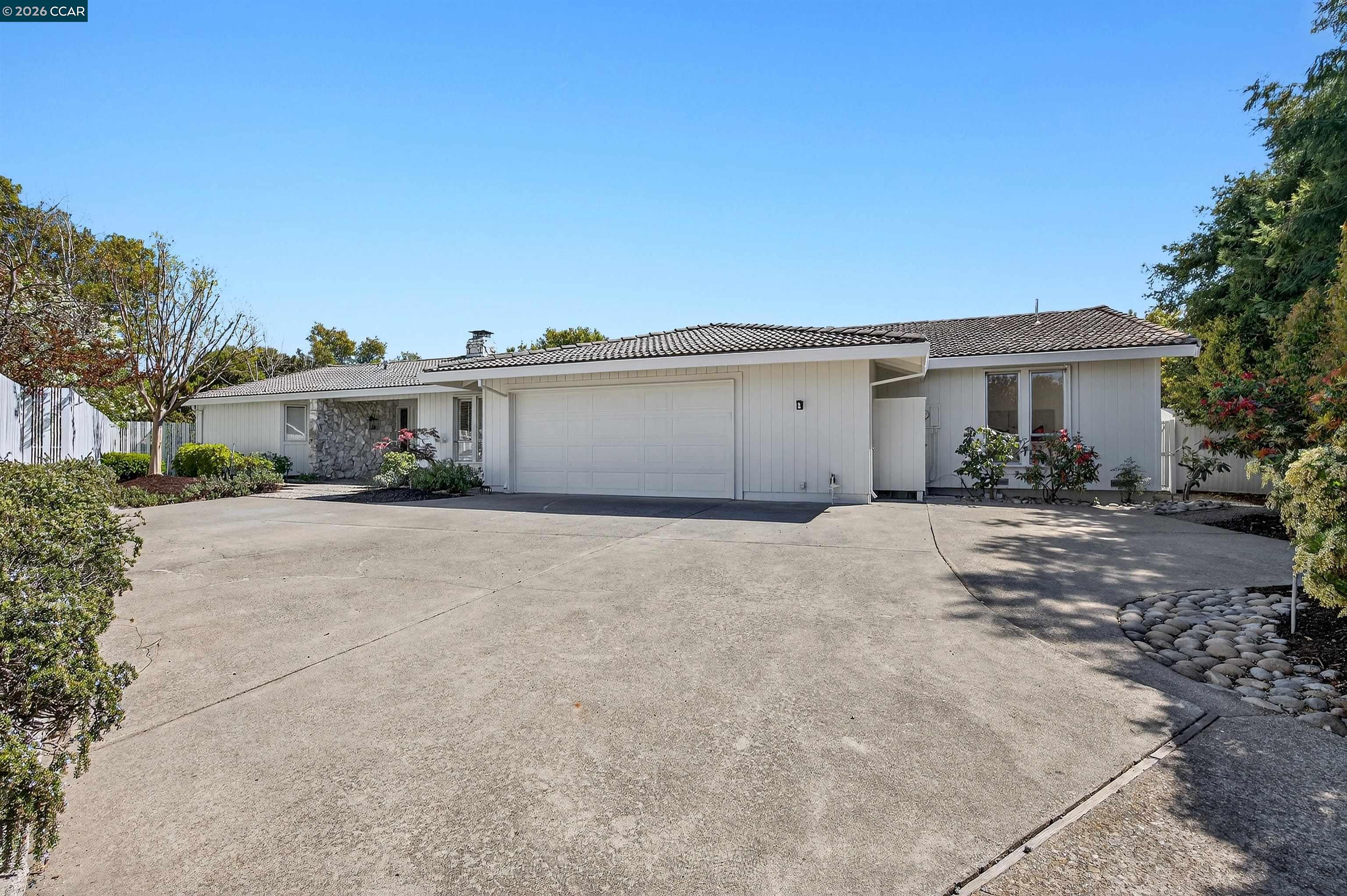 Detail Gallery Image 2 of 46 For 157 Fernwood Dr, Moraga,  CA 94556 - 4 Beds | 2 Baths