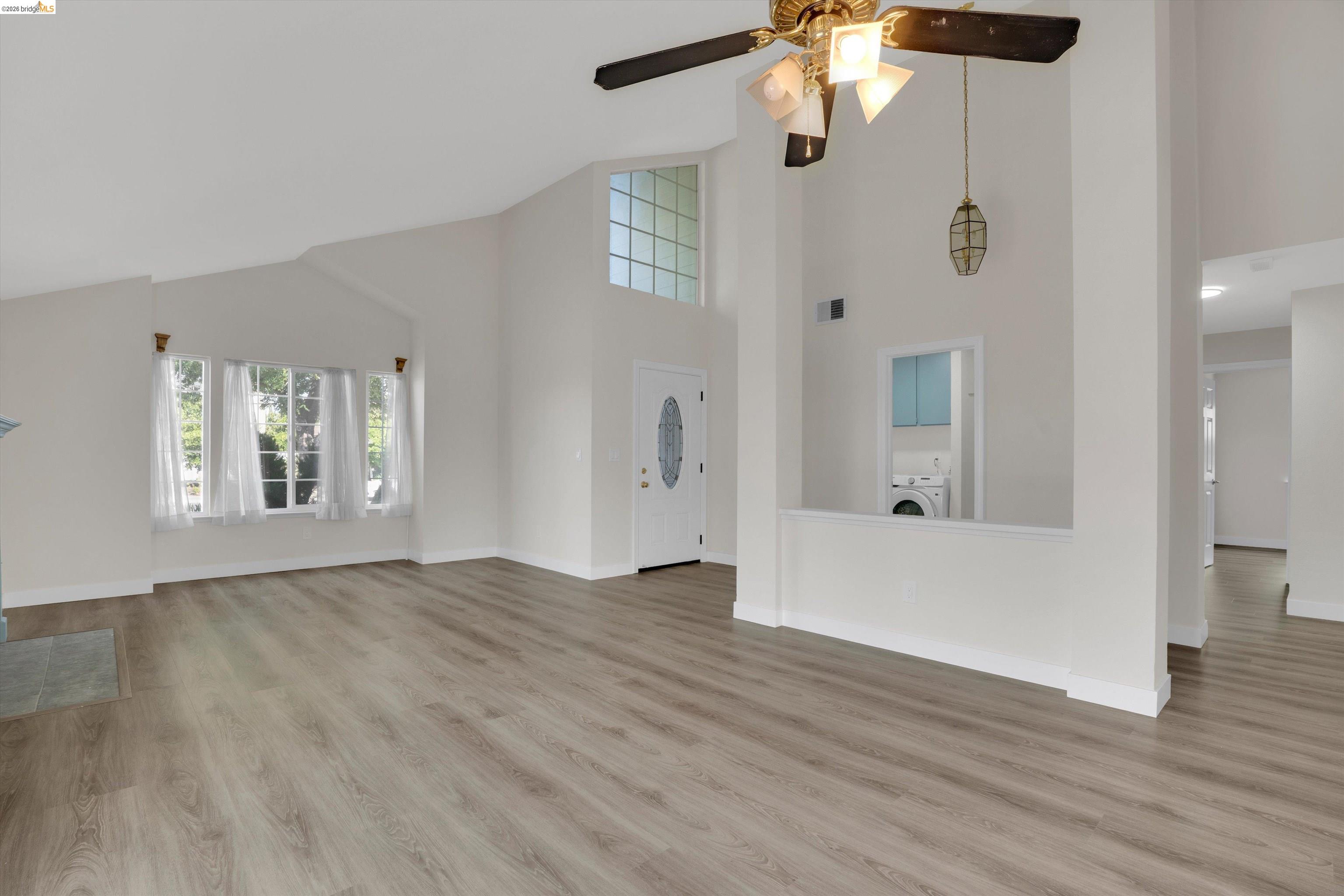 Detail Gallery Image 17 of 46 For 2921 Honeysuckle Cir, Antioch,  CA 94531 - 4 Beds | 2 Baths