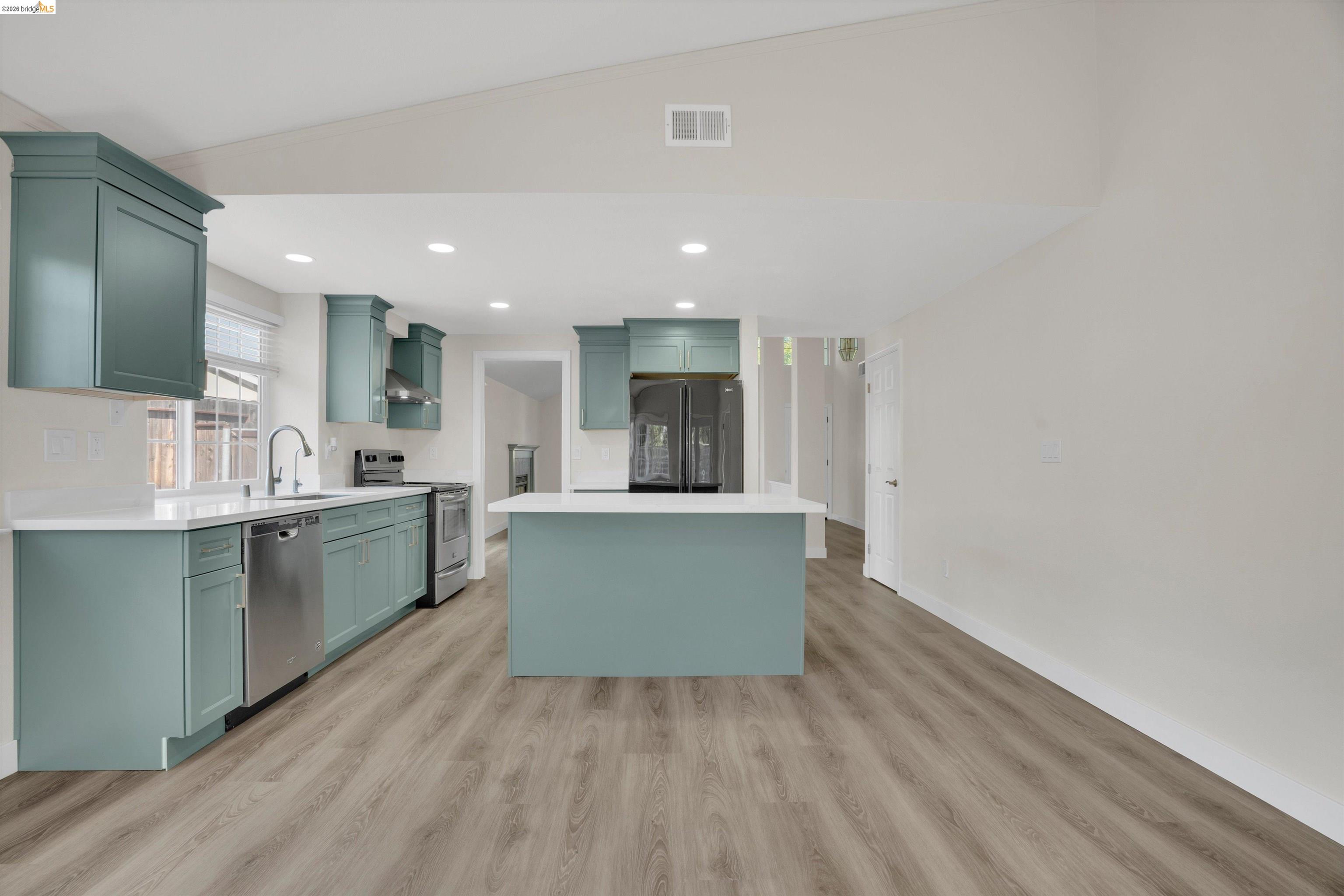 Detail Gallery Image 20 of 46 For 2921 Honeysuckle Cir, Antioch,  CA 94531 - 4 Beds | 2 Baths