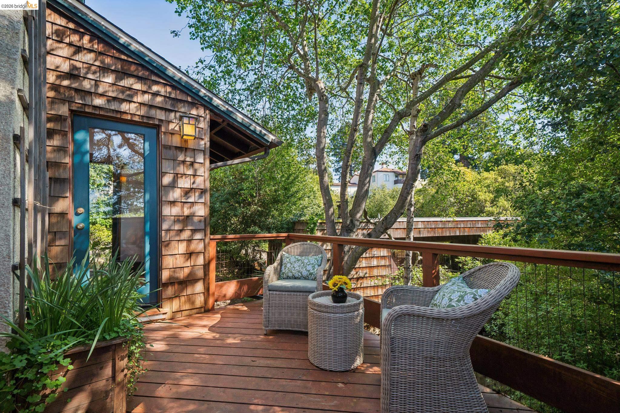 Detail Gallery Image 11 of 60 For 813 San Diego Road, Berkeley,  CA 94707 - 4 Beds | 3 Baths