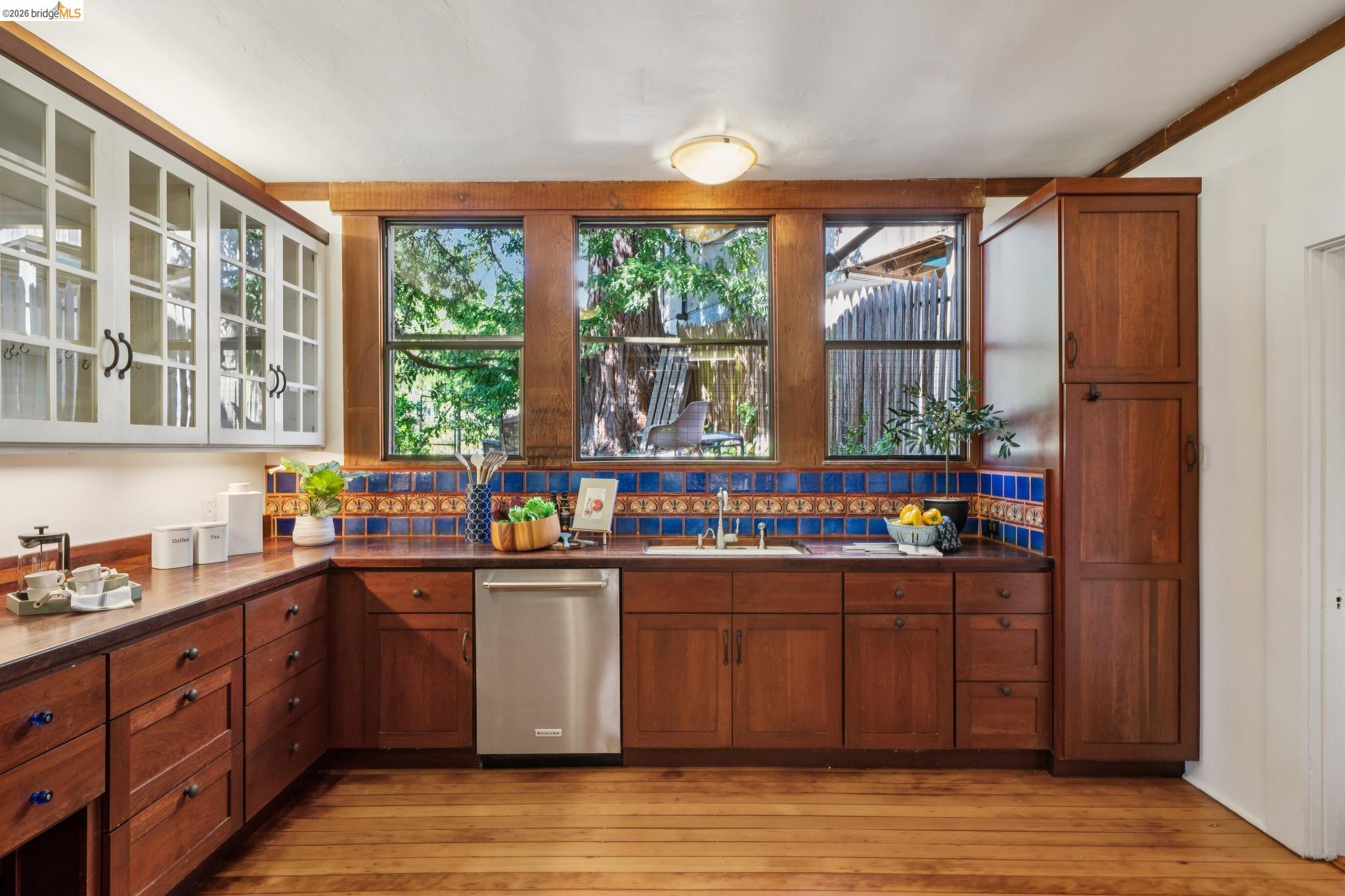 Detail Gallery Image 21 of 60 For 813 San Diego Road, Berkeley,  CA 94707 - 4 Beds | 3 Baths