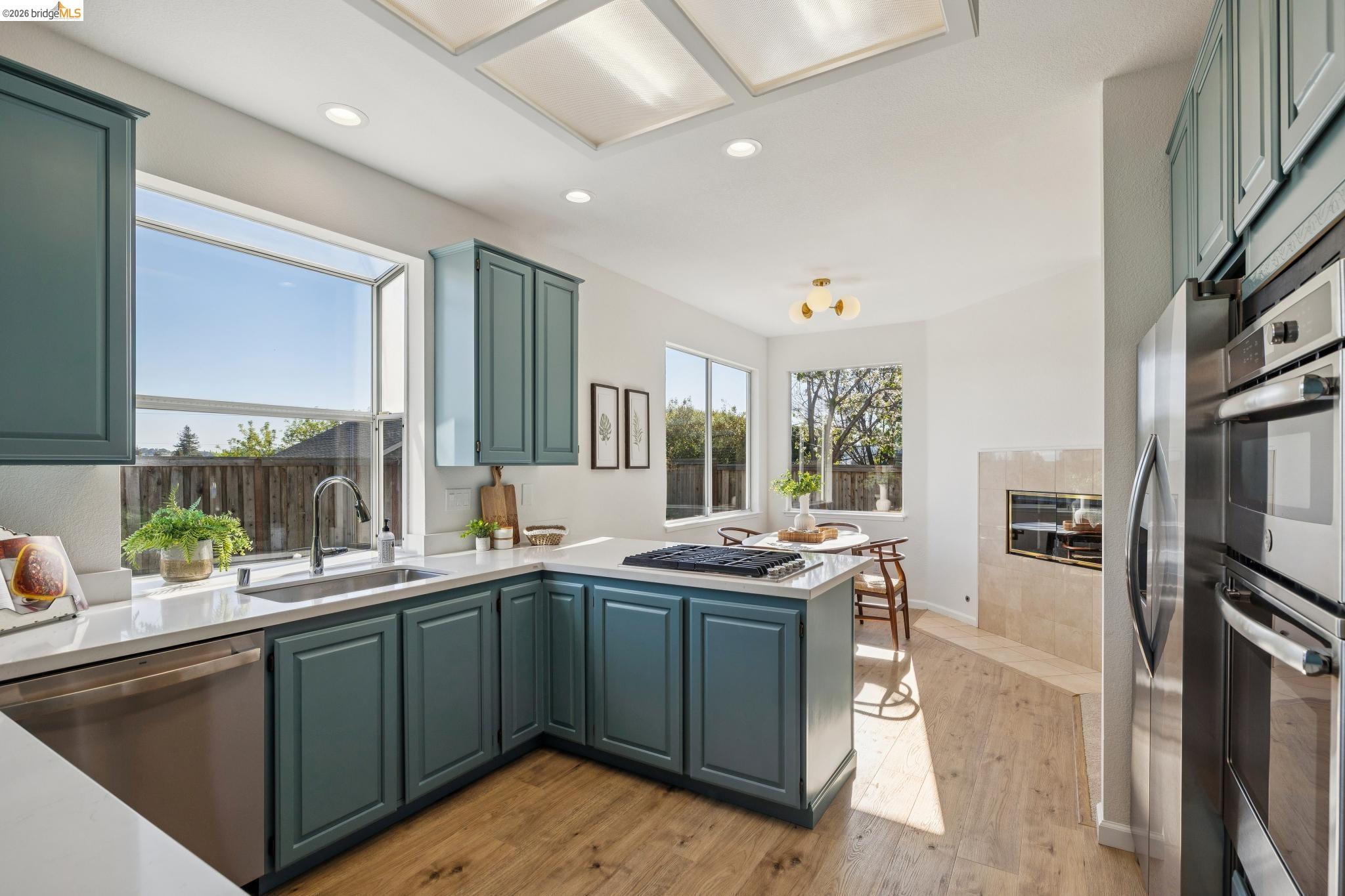 Detail Gallery Image 16 of 60 For 2004 Fries Ct, Martinez,  CA 94553 - 4 Beds | 2/1 Baths