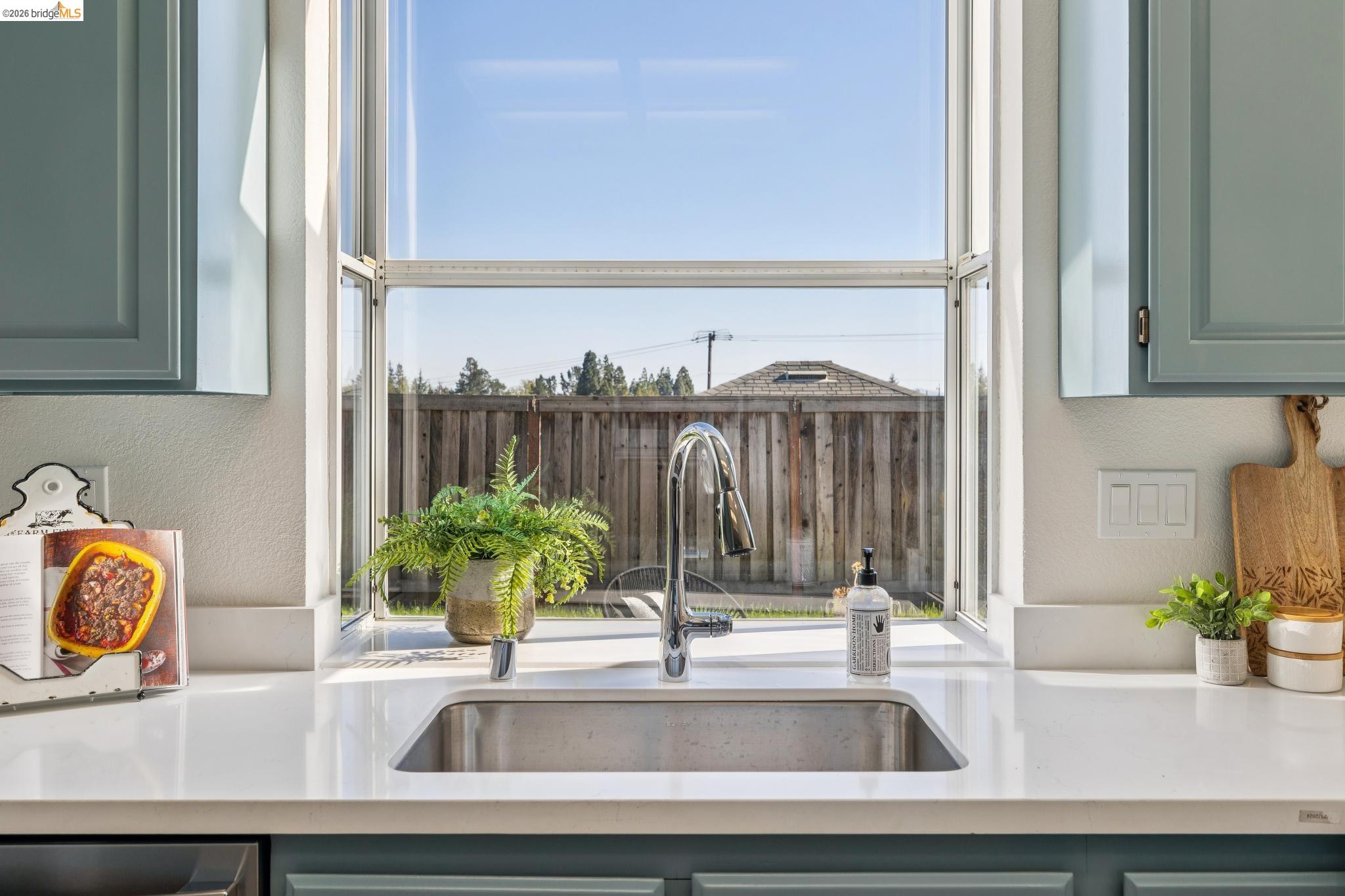 Detail Gallery Image 18 of 60 For 2004 Fries Ct, Martinez,  CA 94553 - 4 Beds | 2/1 Baths