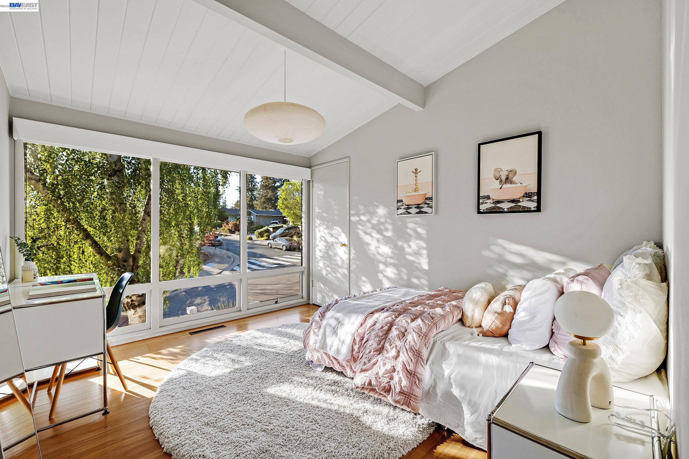 Detail Gallery Image 13 of 32 For 4985 Hedge Ln, Oakland,  CA 94602 - 3 Beds | 2 Baths