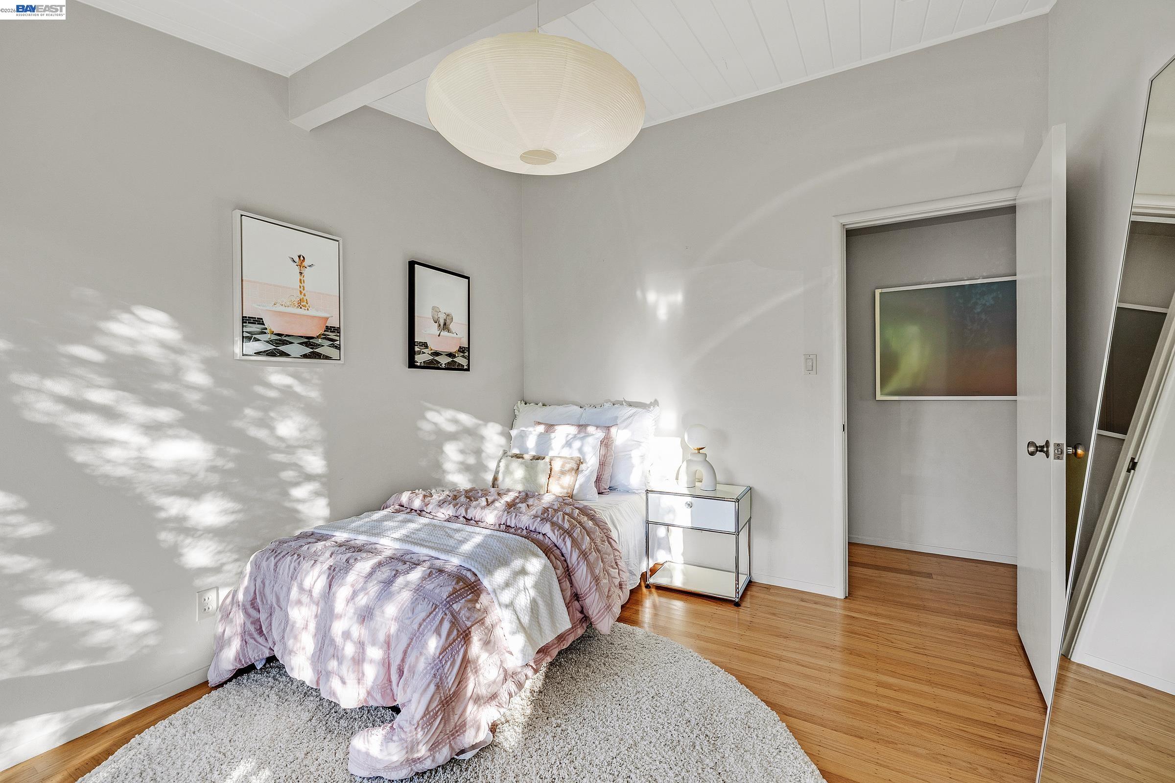 Detail Gallery Image 14 of 32 For 4985 Hedge Ln, Oakland,  CA 94602 - 3 Beds | 2 Baths