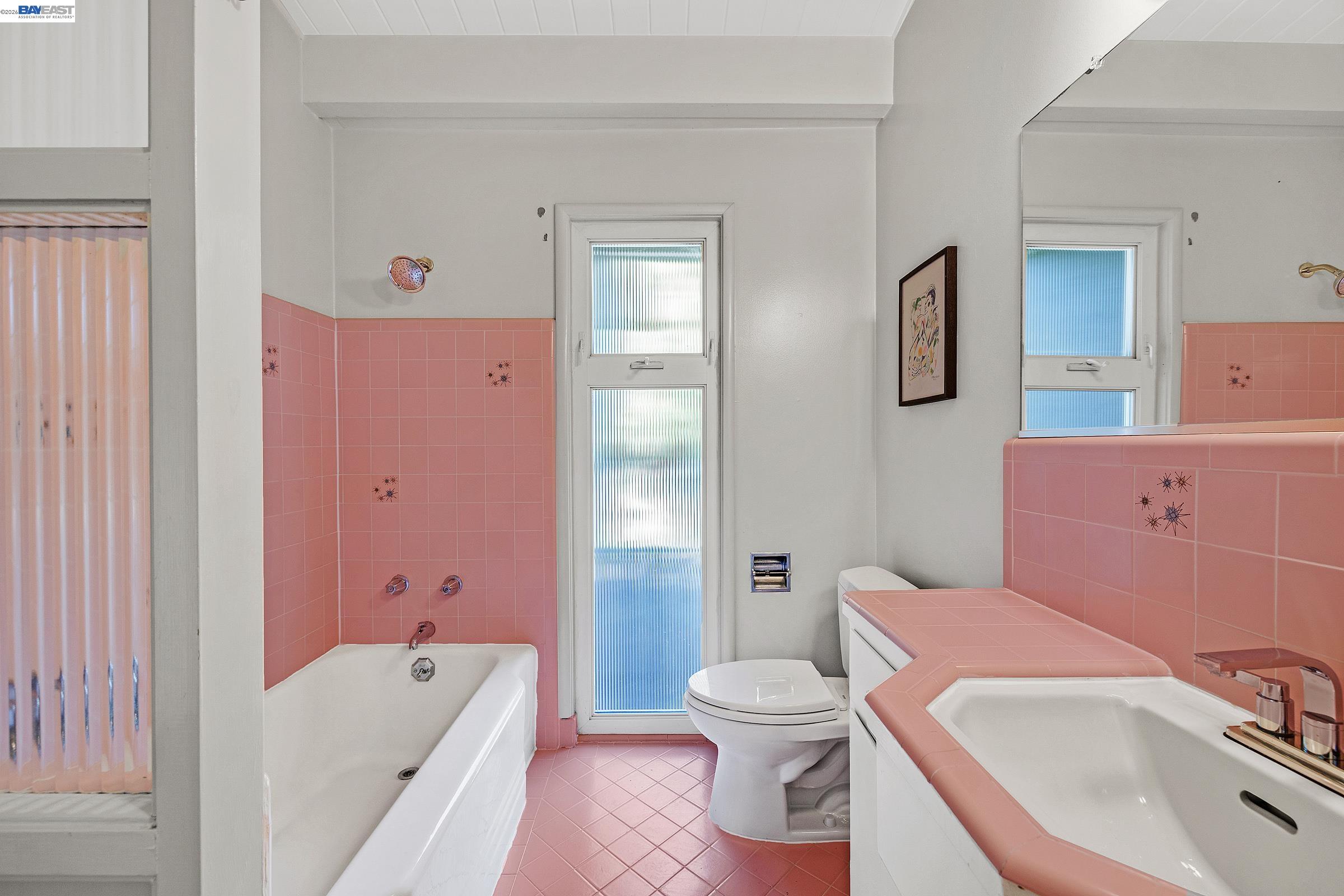 Detail Gallery Image 15 of 32 For 4985 Hedge Ln, Oakland,  CA 94602 - 3 Beds | 2 Baths