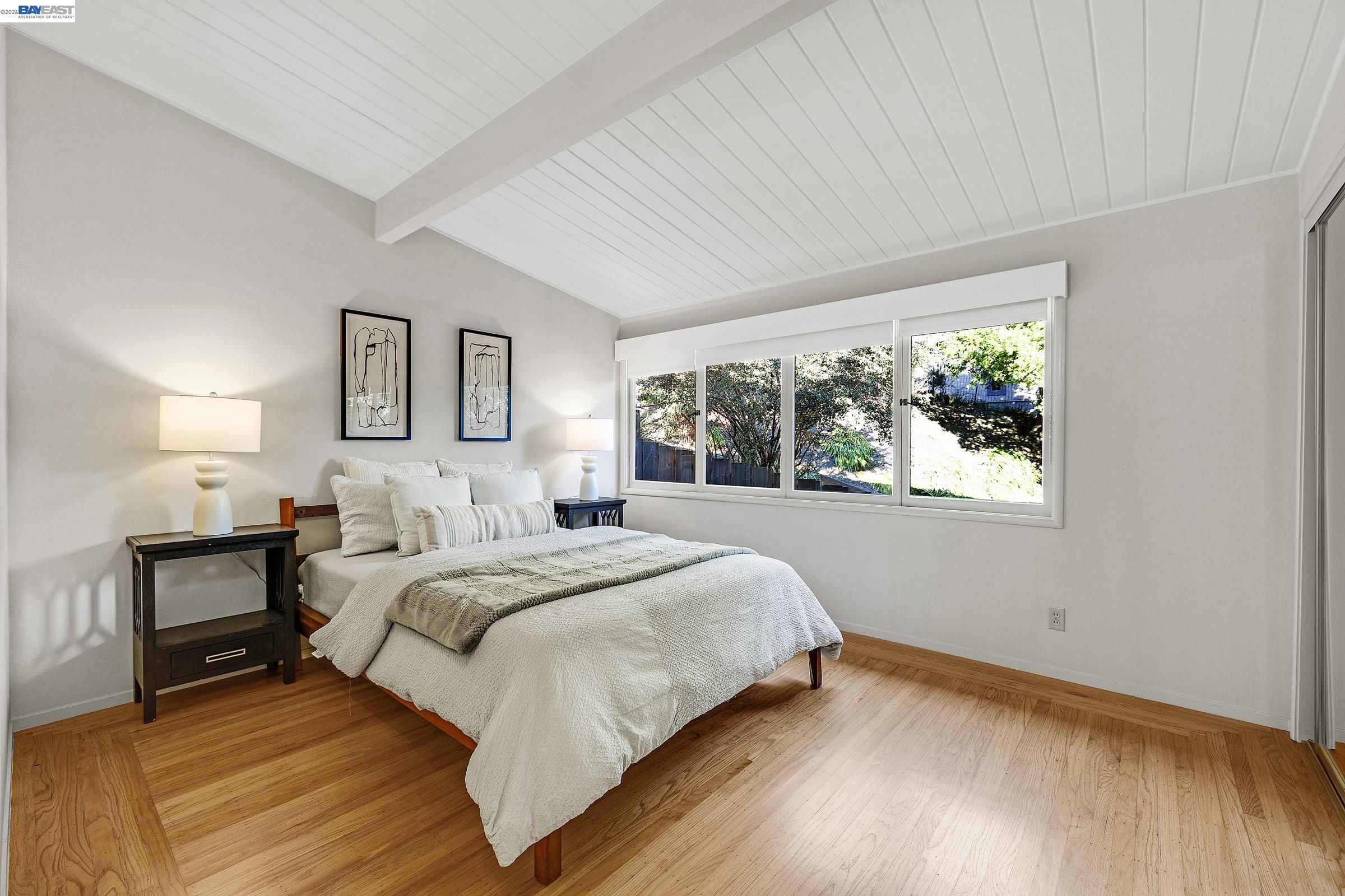 Detail Gallery Image 18 of 32 For 4985 Hedge Ln, Oakland,  CA 94602 - 3 Beds | 2 Baths