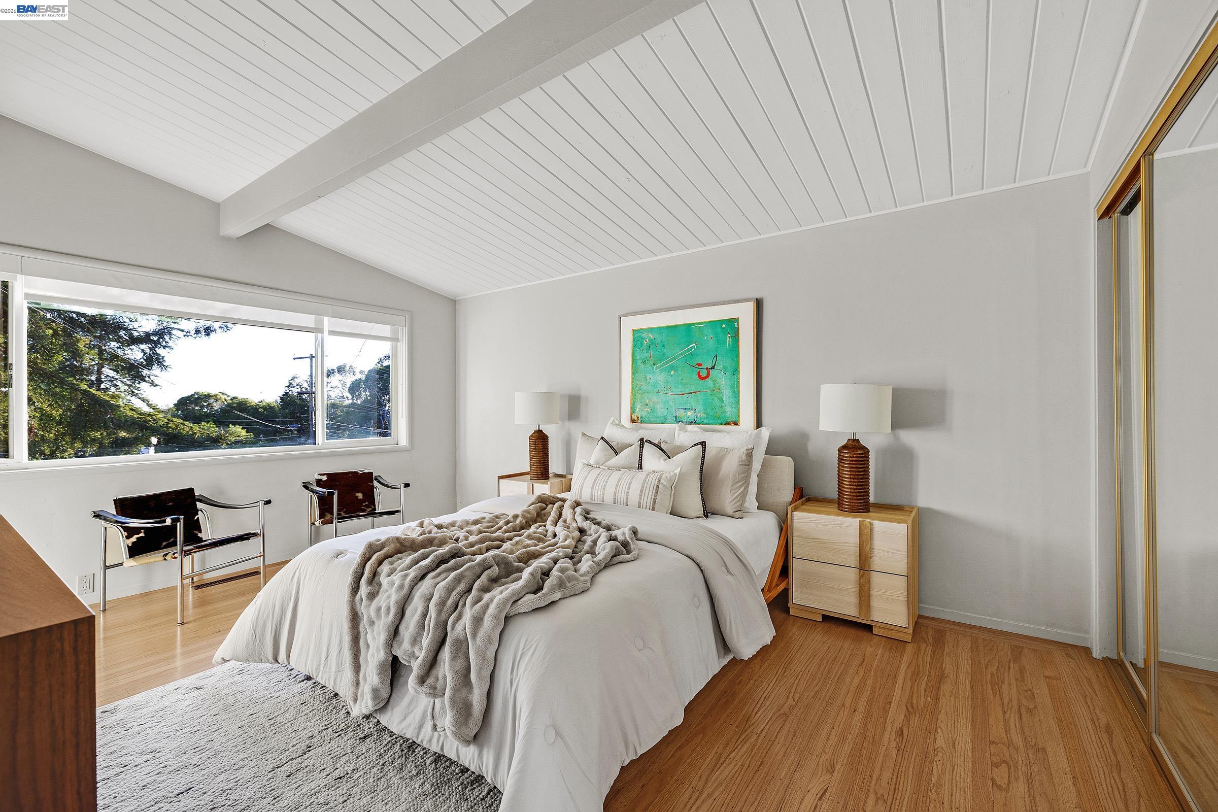 Detail Gallery Image 19 of 32 For 4985 Hedge Ln, Oakland,  CA 94602 - 3 Beds | 2 Baths