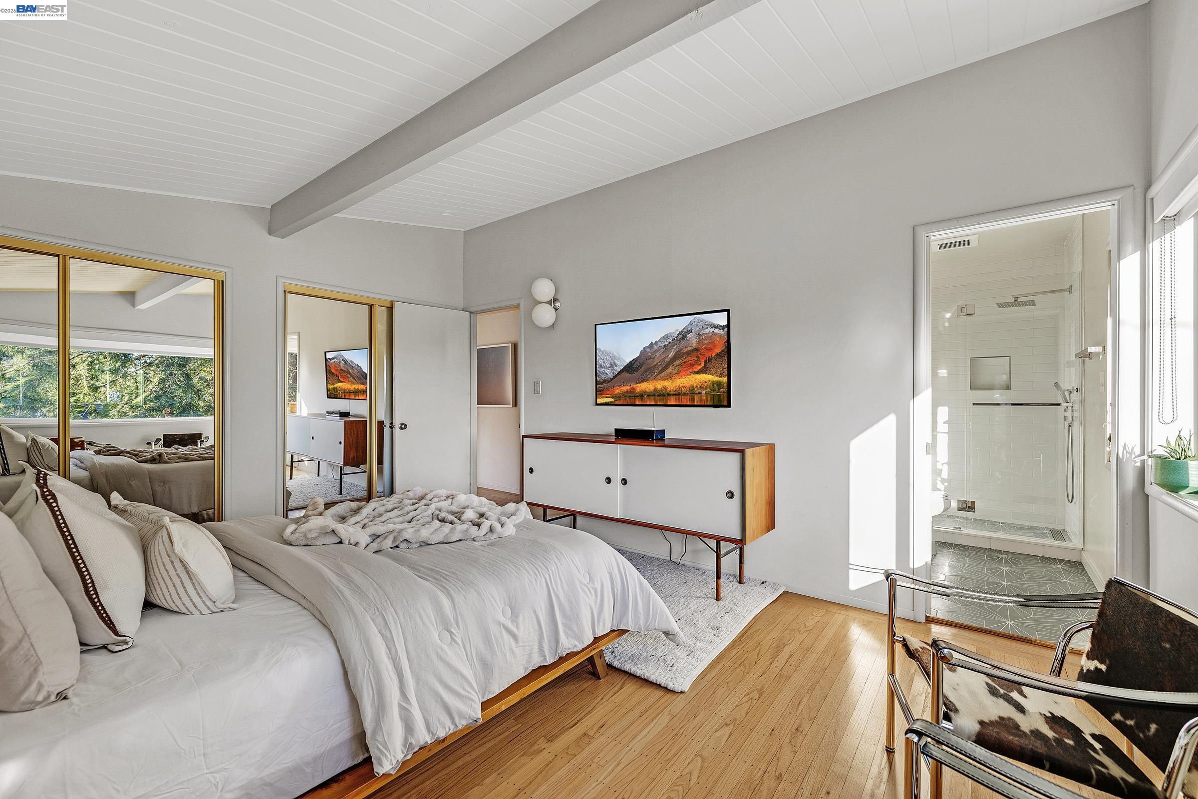 Detail Gallery Image 20 of 32 For 4985 Hedge Ln, Oakland,  CA 94602 - 3 Beds | 2 Baths