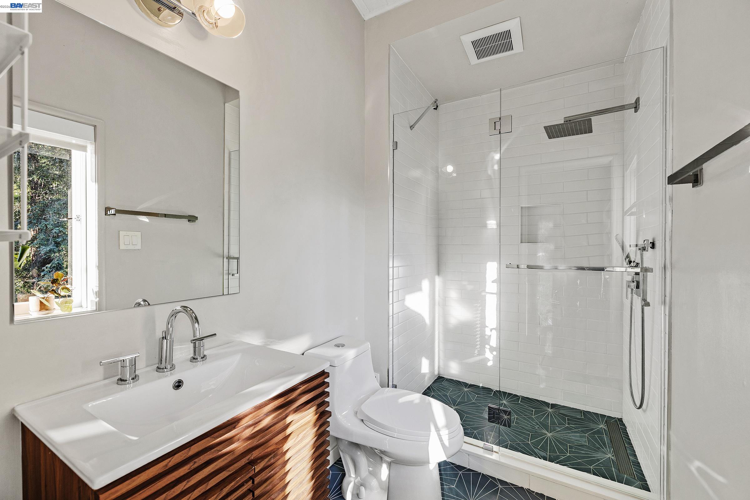Detail Gallery Image 21 of 32 For 4985 Hedge Ln, Oakland,  CA 94602 - 3 Beds | 2 Baths