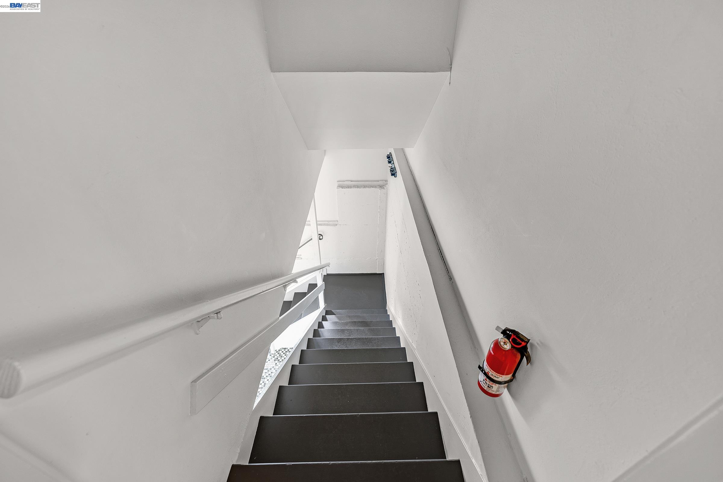 Detail Gallery Image 22 of 32 For 4985 Hedge Ln, Oakland,  CA 94602 - 3 Beds | 2 Baths