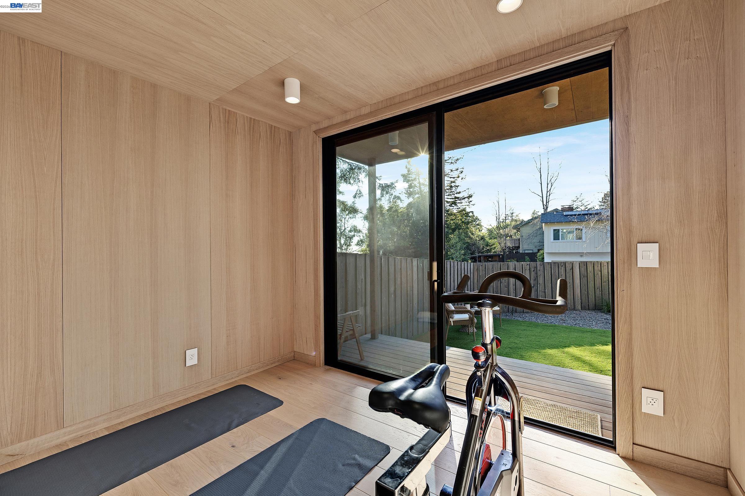 Detail Gallery Image 26 of 32 For 4985 Hedge Ln, Oakland,  CA 94602 - 3 Beds | 2 Baths