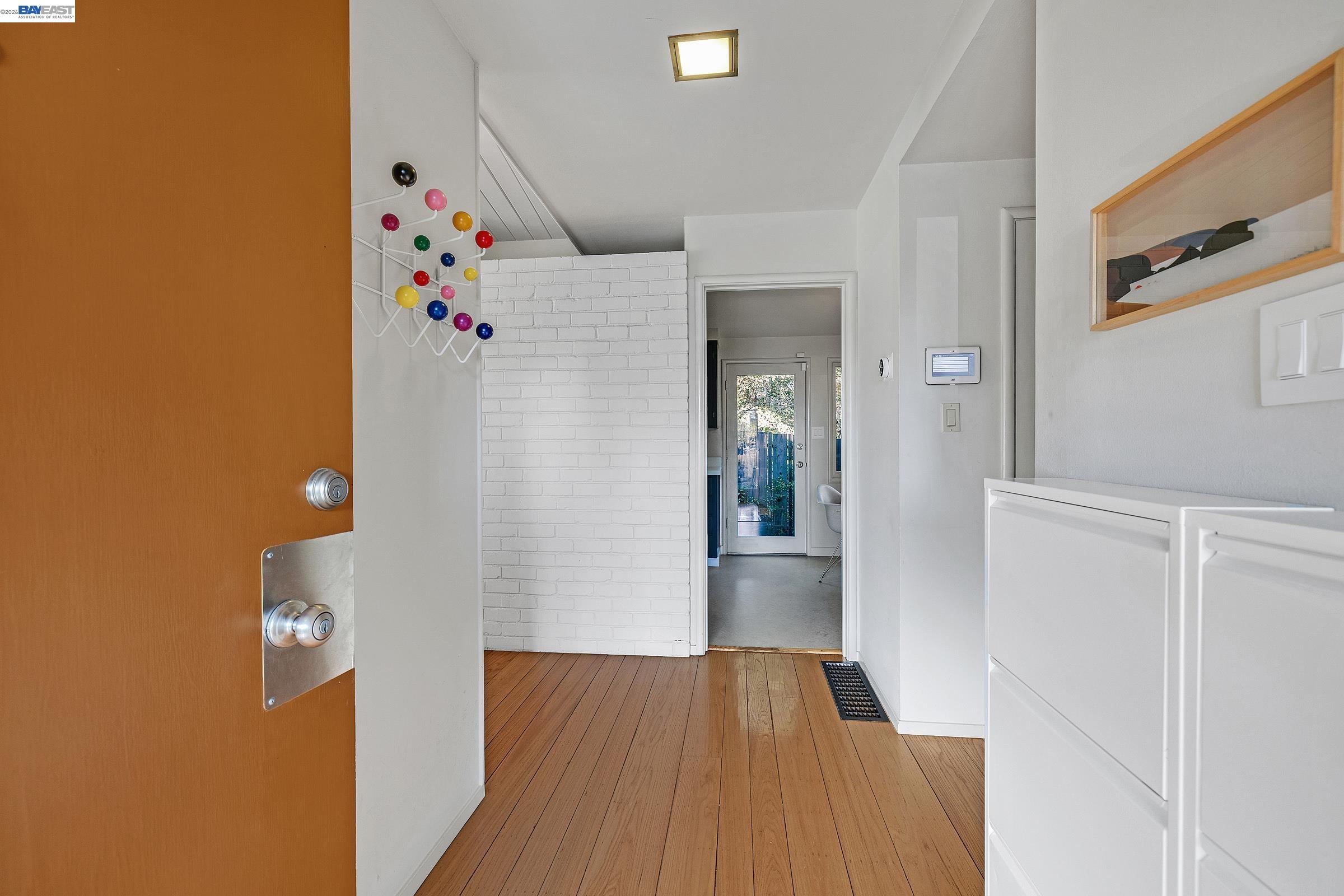 Detail Gallery Image 6 of 32 For 4985 Hedge Ln, Oakland,  CA 94602 - 3 Beds | 2 Baths