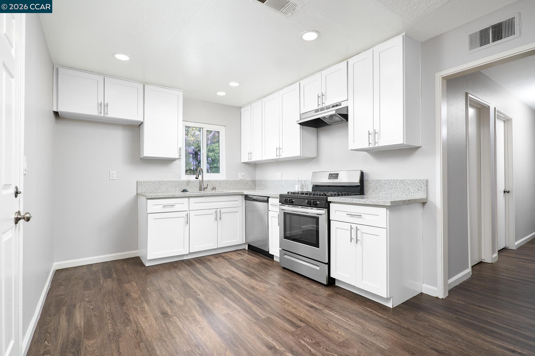 Detail Gallery Image 3 of 25 For 620 Lynn Ave, Antioch,  CA 94509 - 4 Beds | 2 Baths