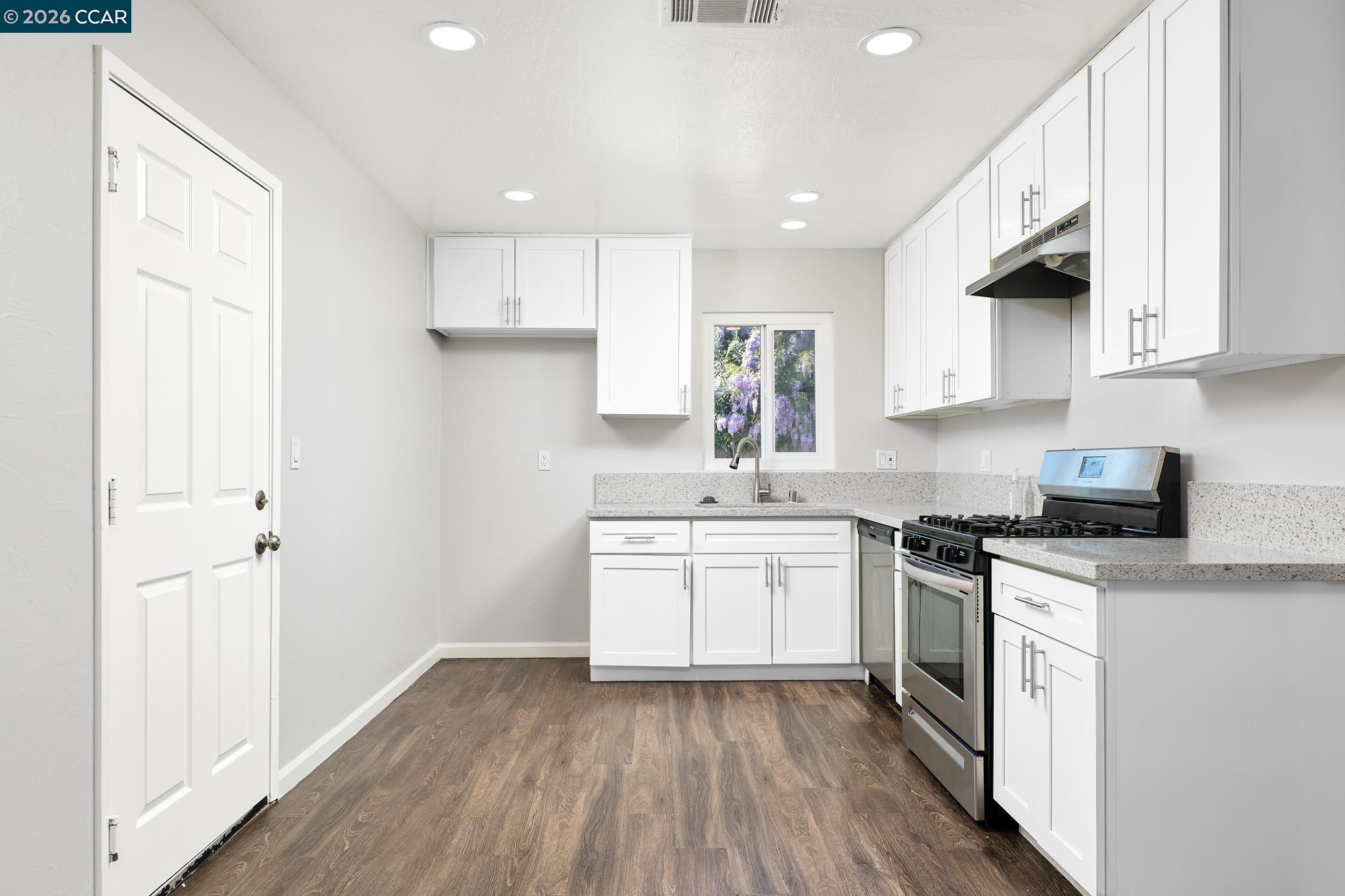 Detail Gallery Image 4 of 25 For 620 Lynn Ave, Antioch,  CA 94509 - 4 Beds | 2 Baths