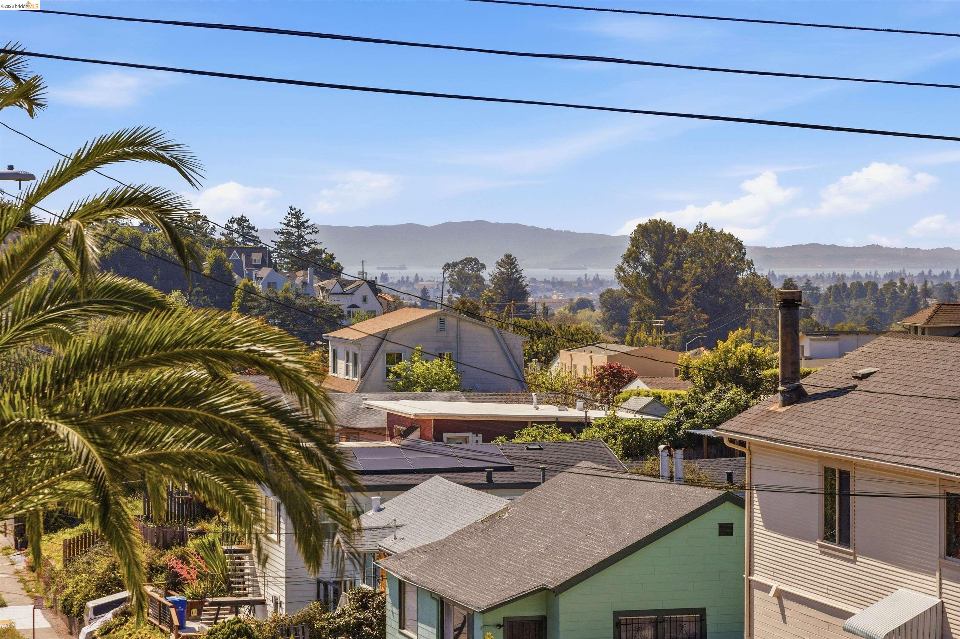 Detail Gallery Image 13 of 60 For 4484 Tulip Ave, Oakland,  CA 94619 - 3 Beds | 2 Baths