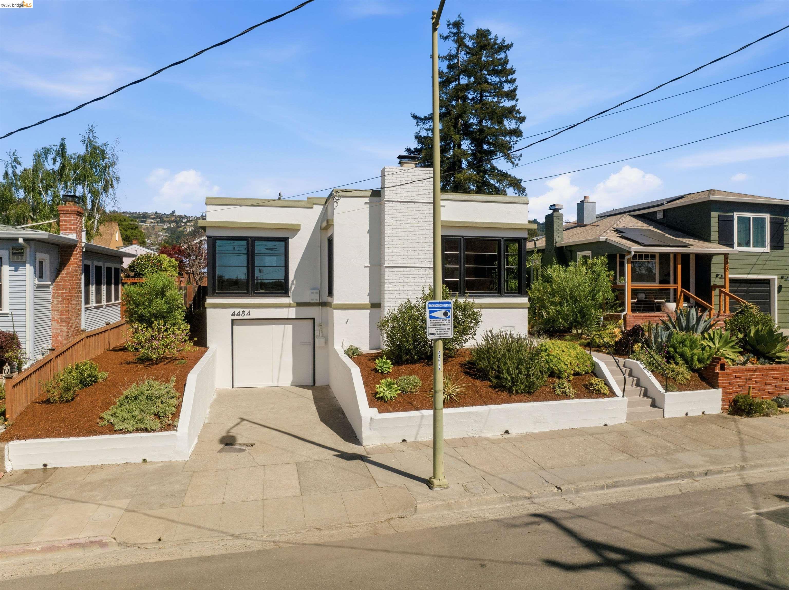 Detail Gallery Image 3 of 60 For 4484 Tulip Ave, Oakland,  CA 94619 - 3 Beds | 2 Baths