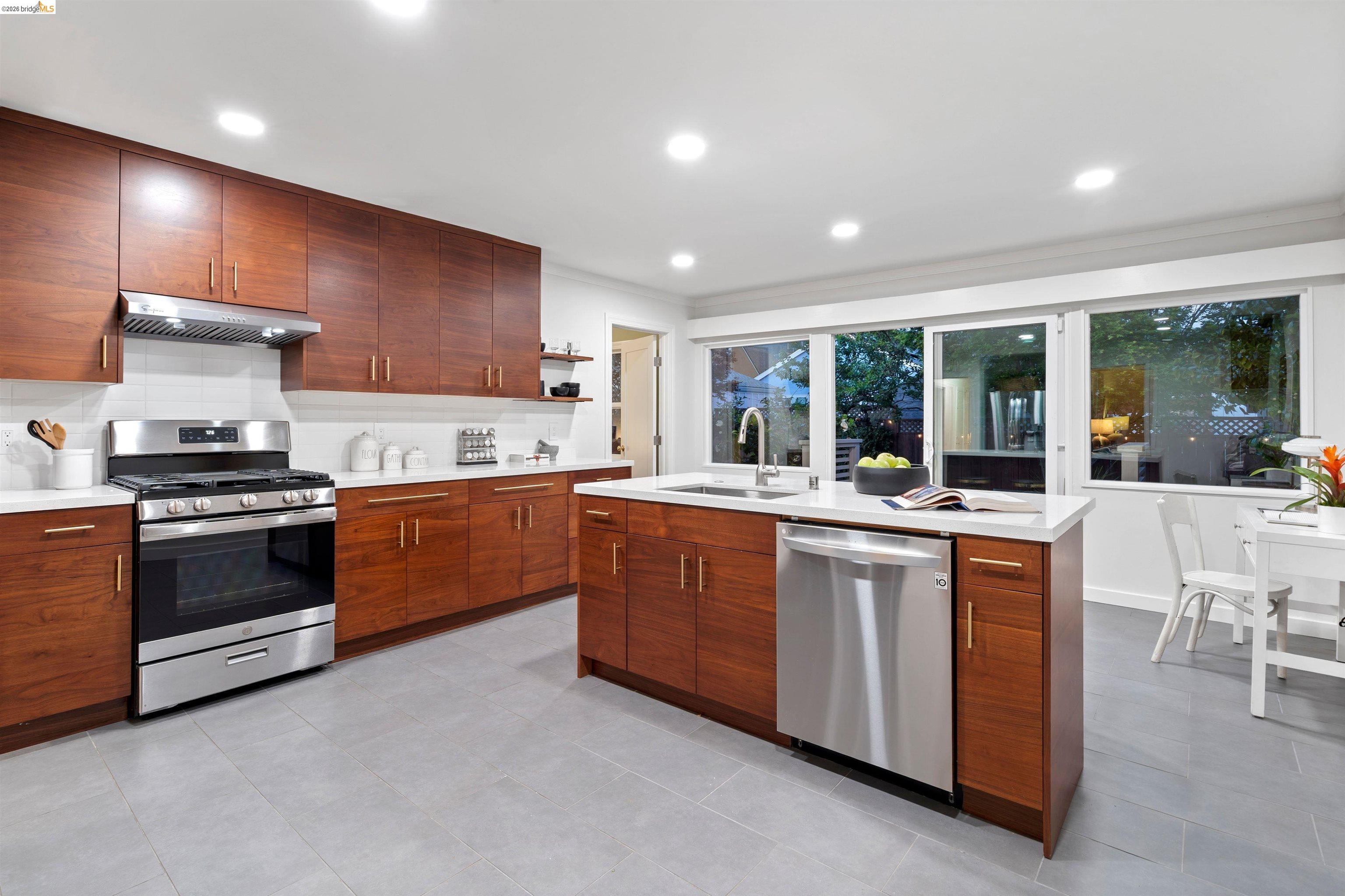 Detail Gallery Image 23 of 60 For 4484 Tulip Ave, Oakland,  CA 94619 - 3 Beds | 2 Baths