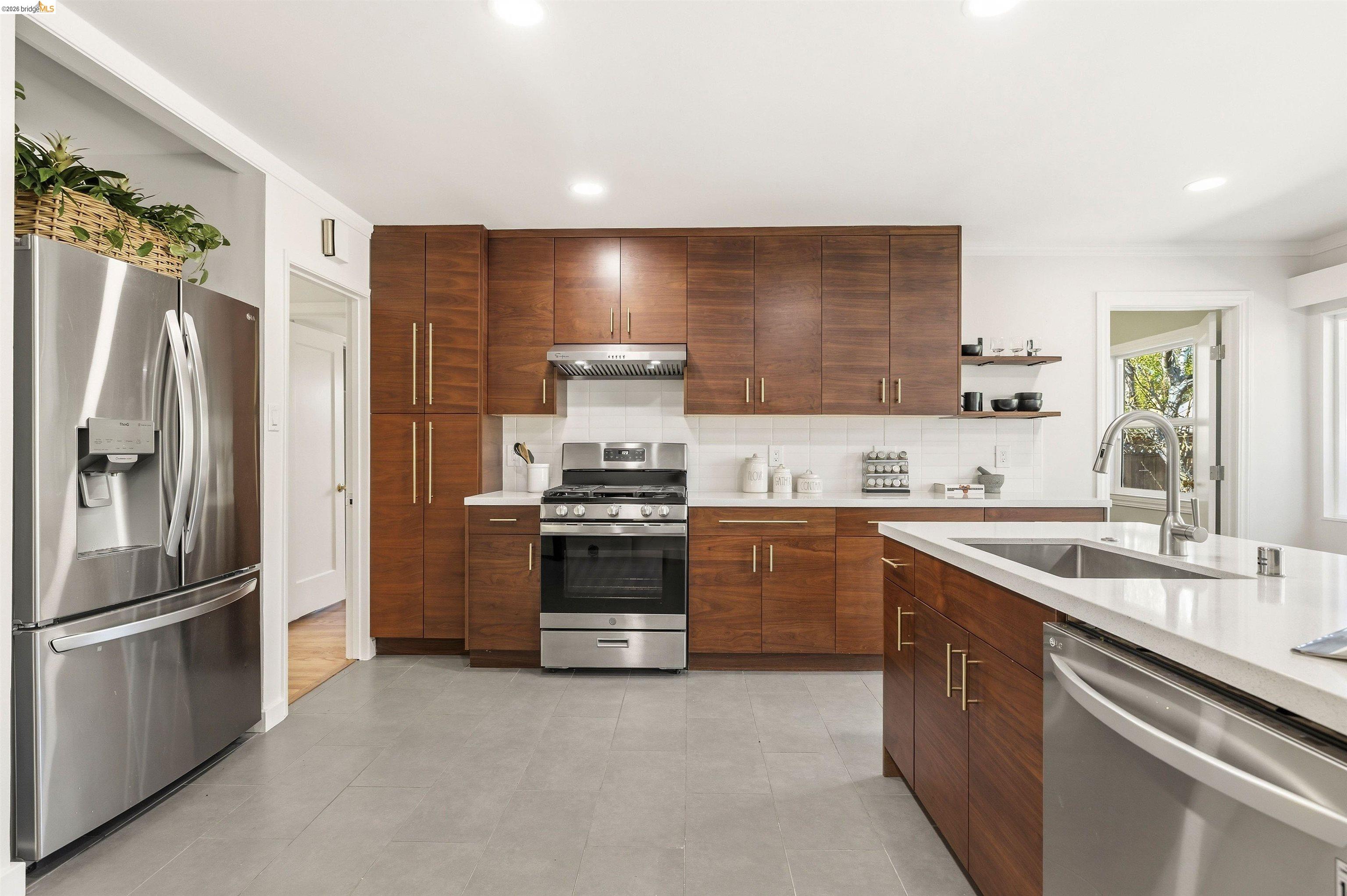 Detail Gallery Image 25 of 60 For 4484 Tulip Ave, Oakland,  CA 94619 - 3 Beds | 2 Baths