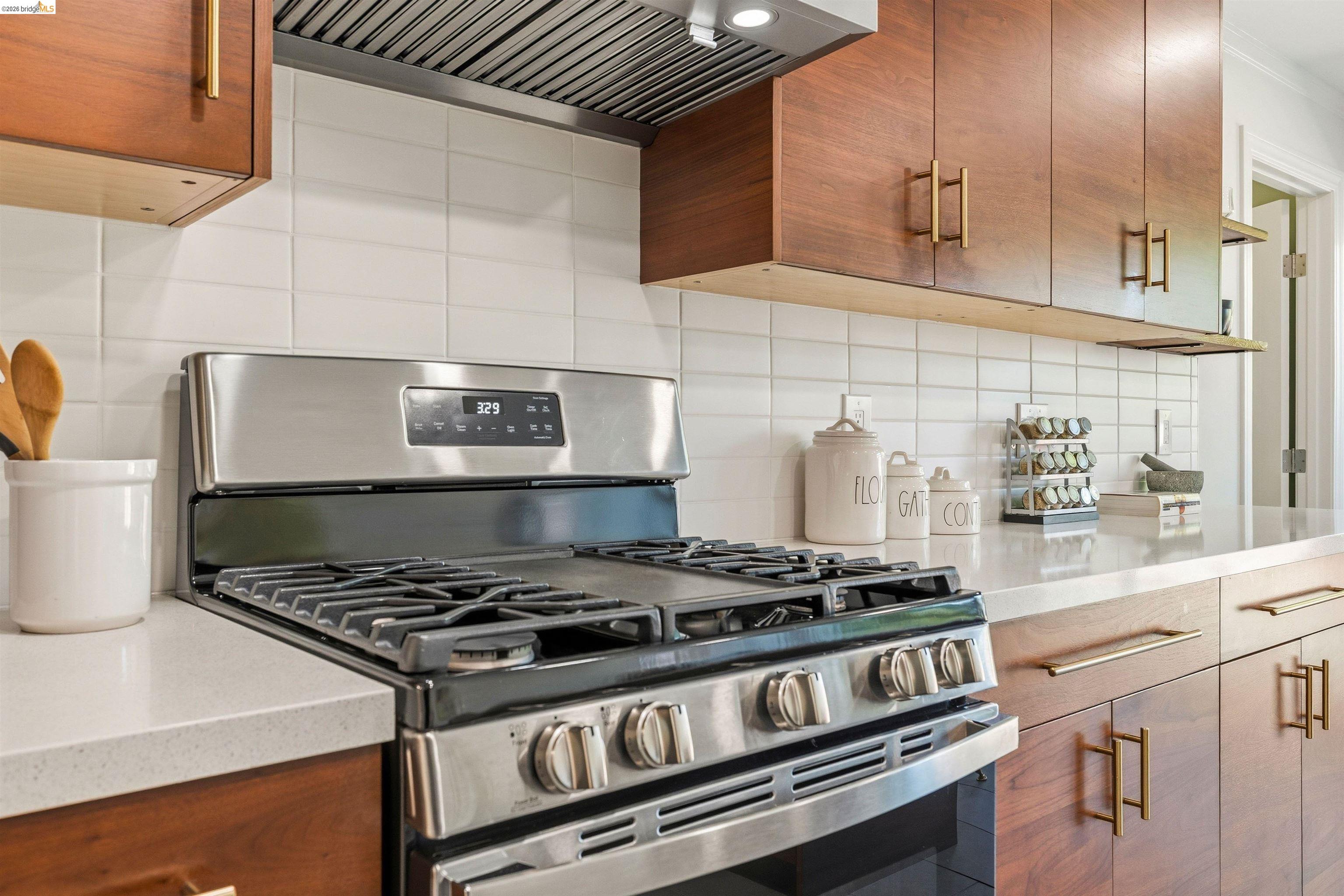 Detail Gallery Image 26 of 60 For 4484 Tulip Ave, Oakland,  CA 94619 - 3 Beds | 2 Baths