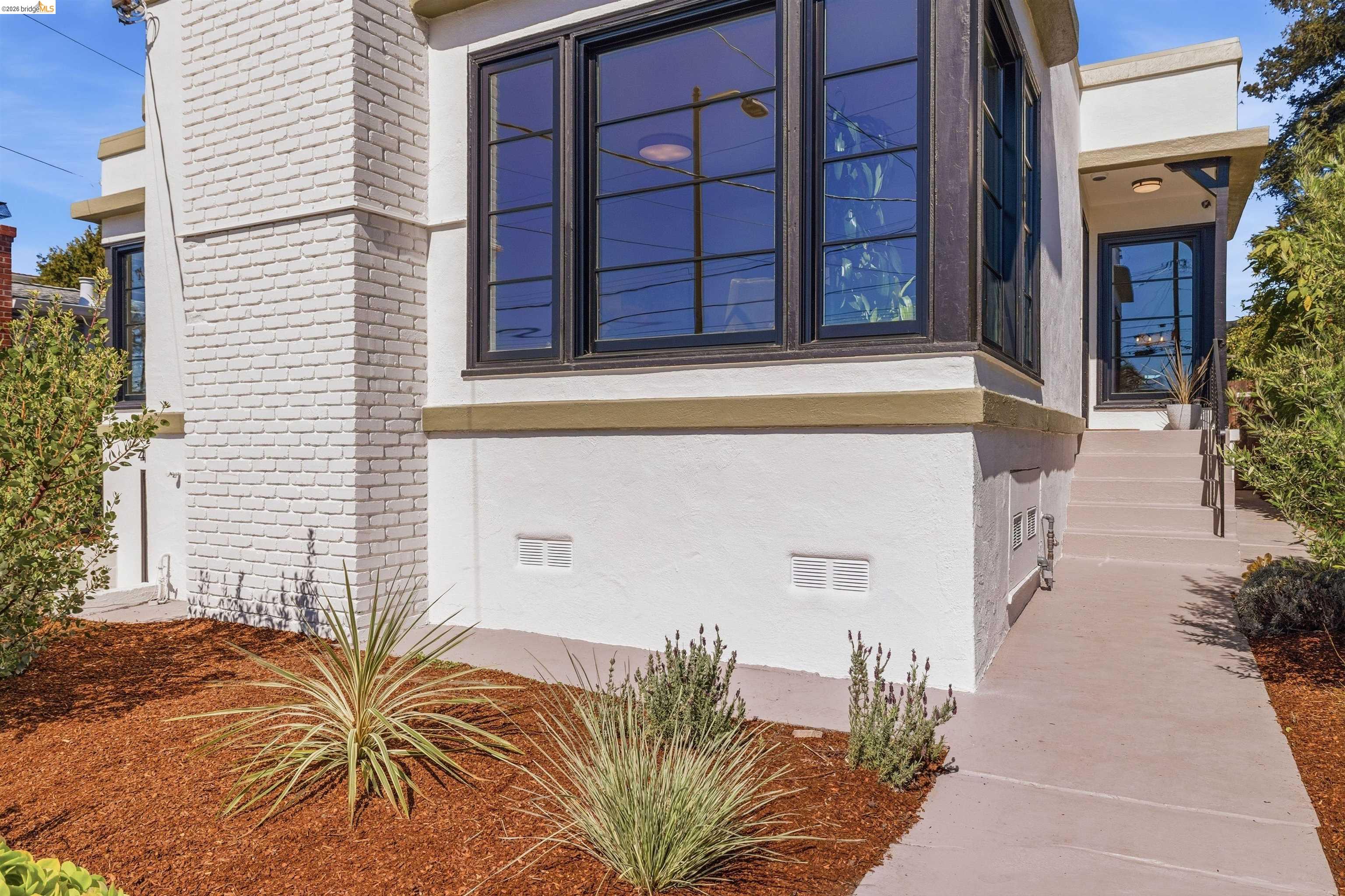 Detail Gallery Image 8 of 60 For 4484 Tulip Ave, Oakland,  CA 94619 - 3 Beds | 2 Baths