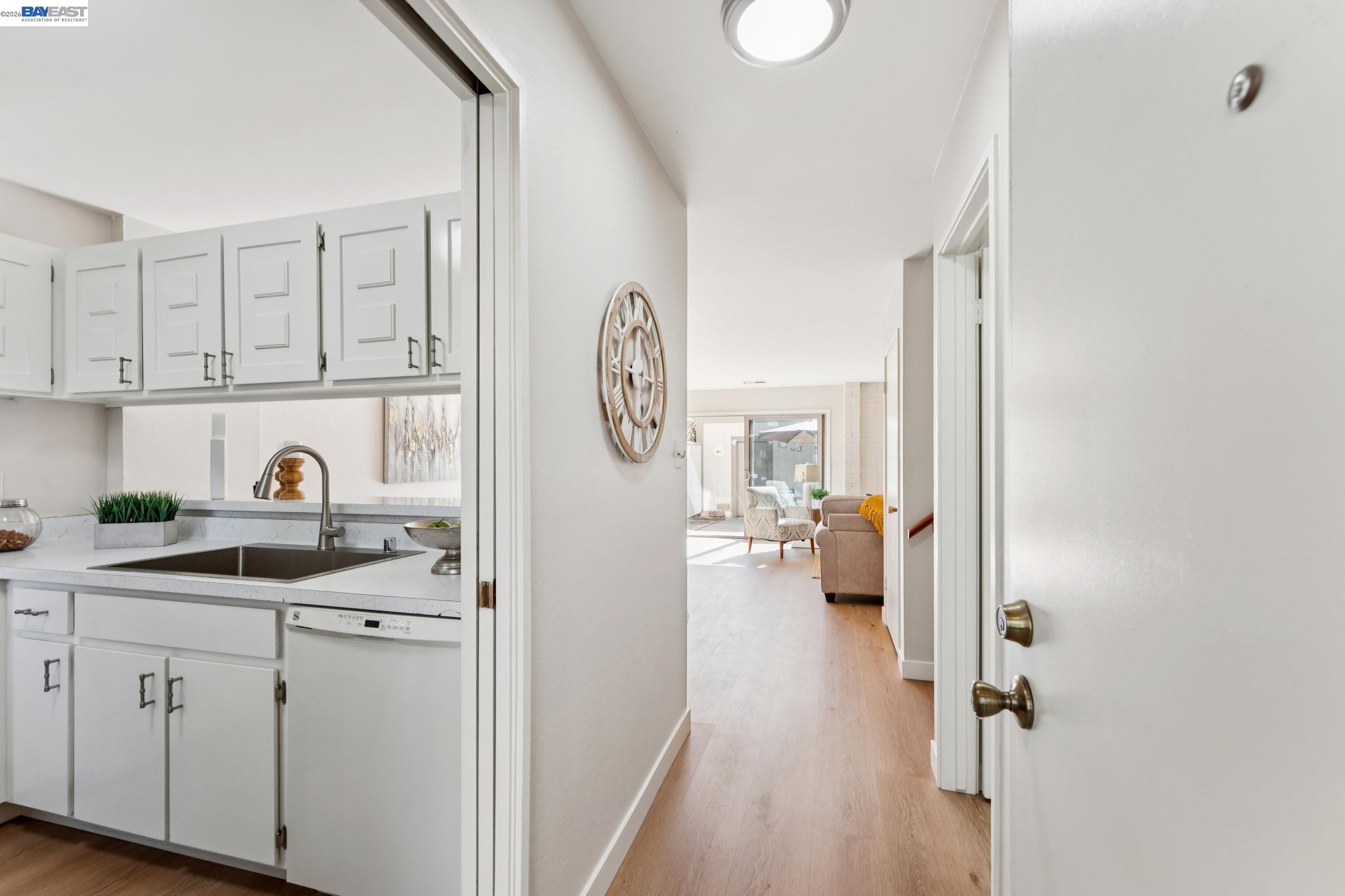 Photo #2: 41127969 Listing: Photo #2