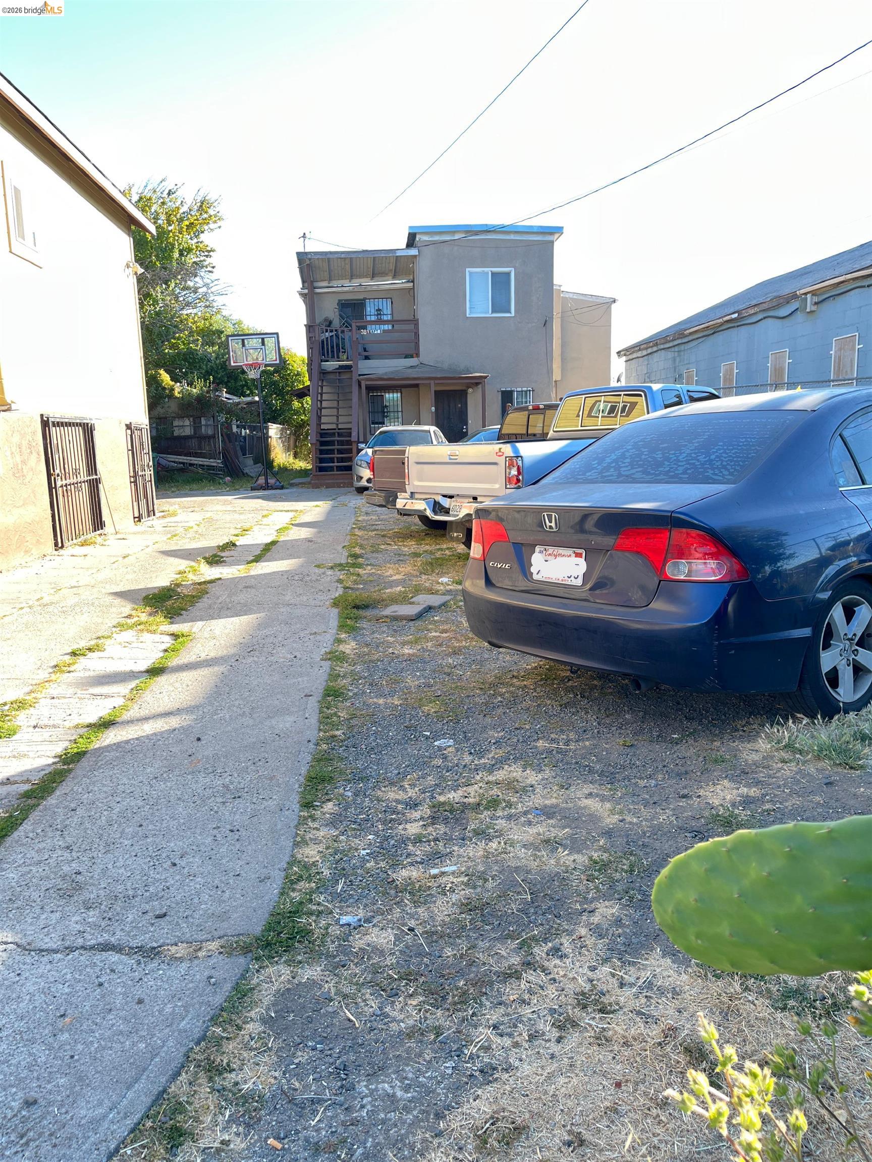 Detail Gallery Image 3 of 15 For 381a, 381b S 34th St, Richmond,  CA 94804 - – Beds | – Baths