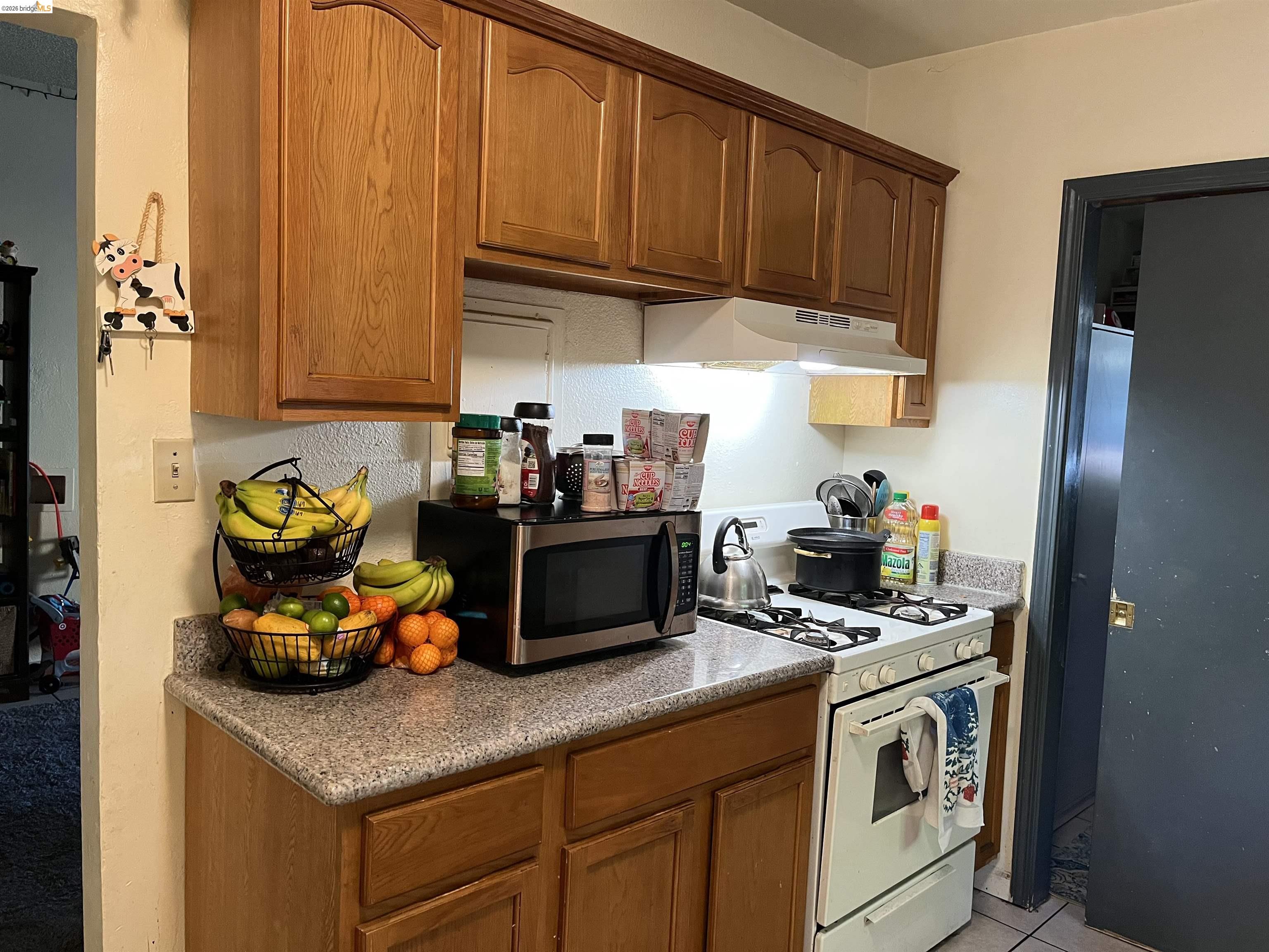 Detail Gallery Image 8 of 15 For 381a, 381b S 34th St, Richmond,  CA 94804 - – Beds | – Baths