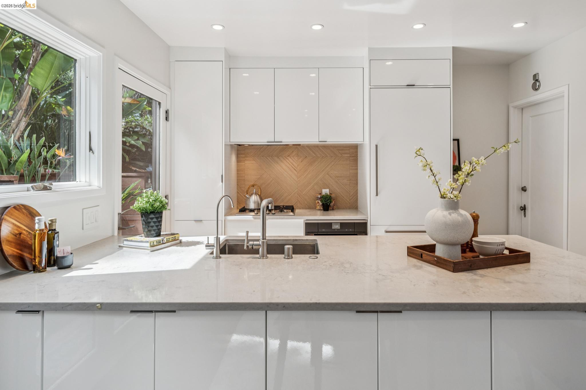 Detail Gallery Image 15 of 60 For 2306 Ivy Dr, Oakland,  CA 94606 - – Beds | – Baths