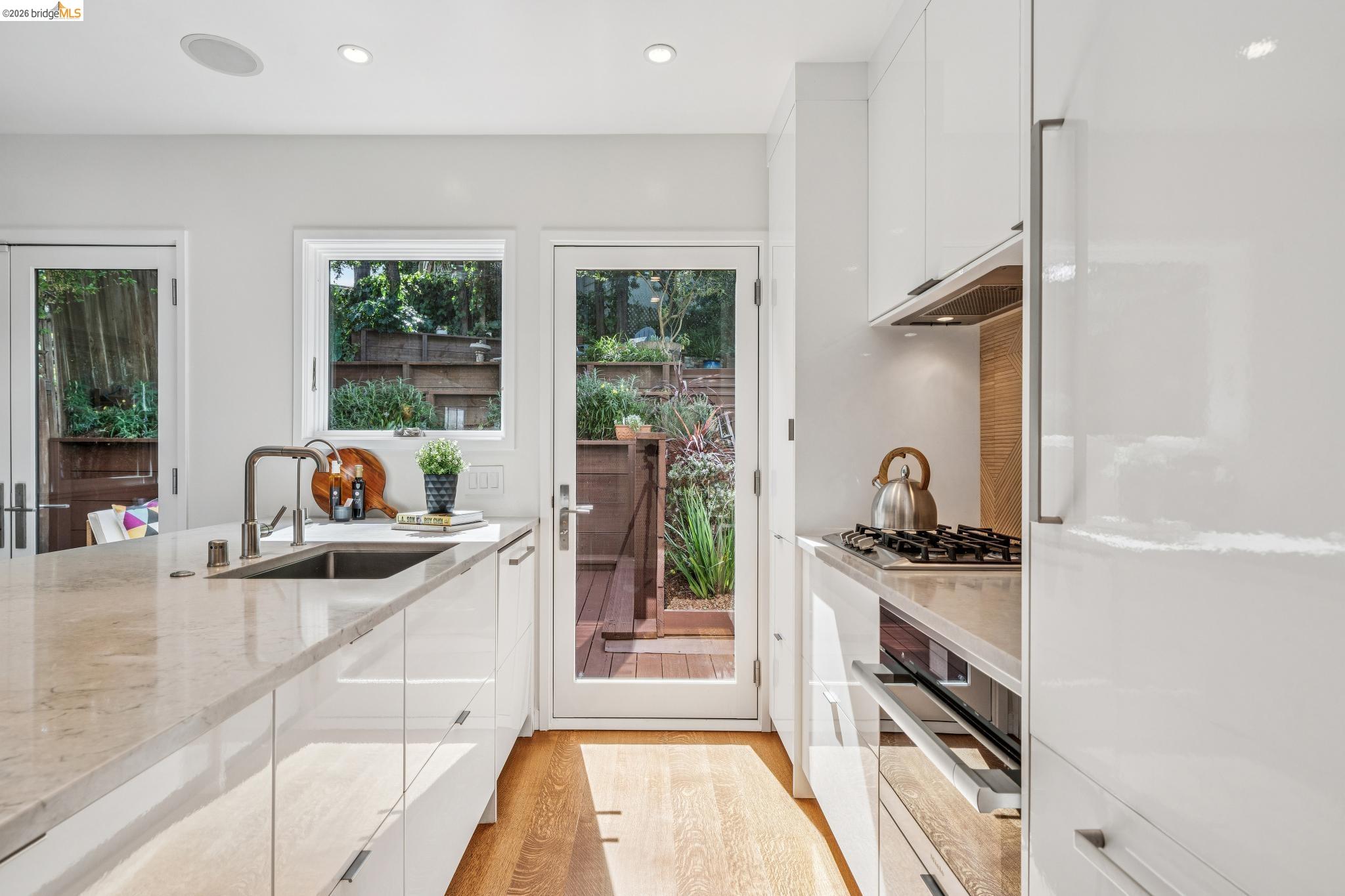 Detail Gallery Image 17 of 60 For 2306 Ivy Dr, Oakland,  CA 94606 - – Beds | – Baths