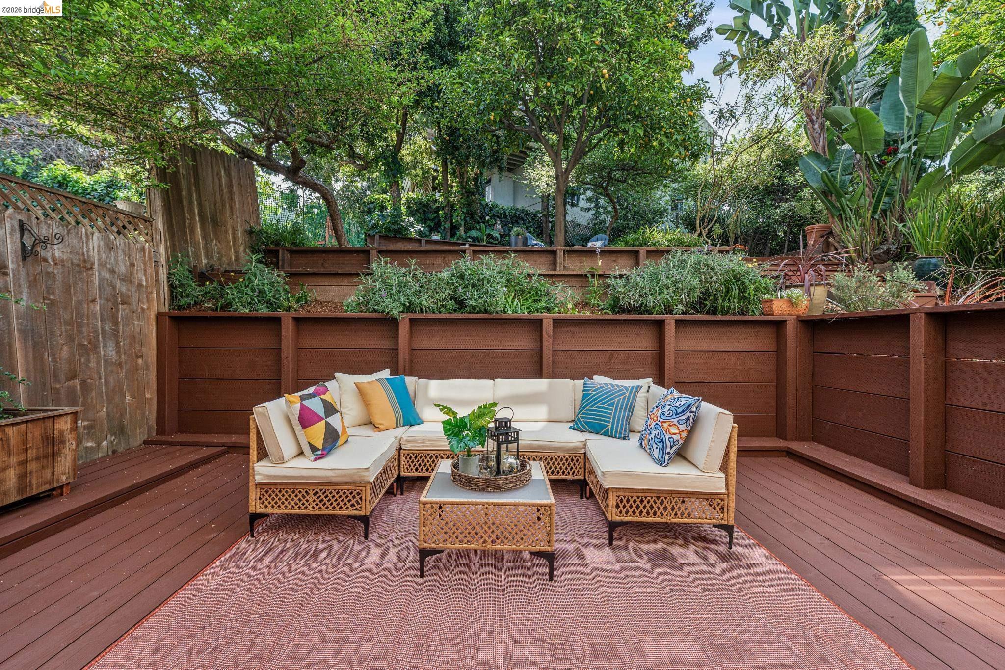 Detail Gallery Image 18 of 60 For 2306 Ivy Dr, Oakland,  CA 94606 - – Beds | – Baths