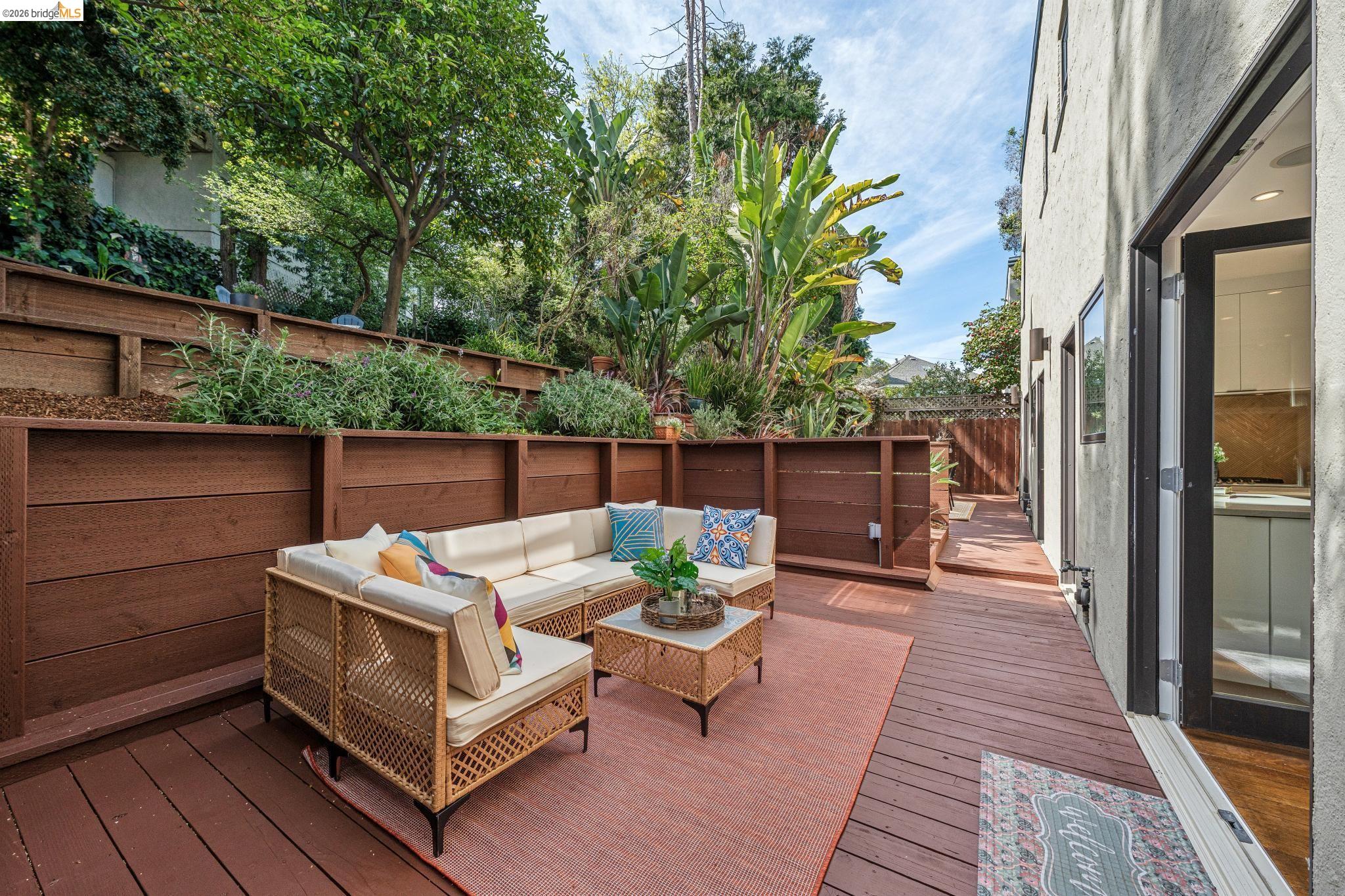 Detail Gallery Image 19 of 60 For 2306 Ivy Dr, Oakland,  CA 94606 - – Beds | – Baths