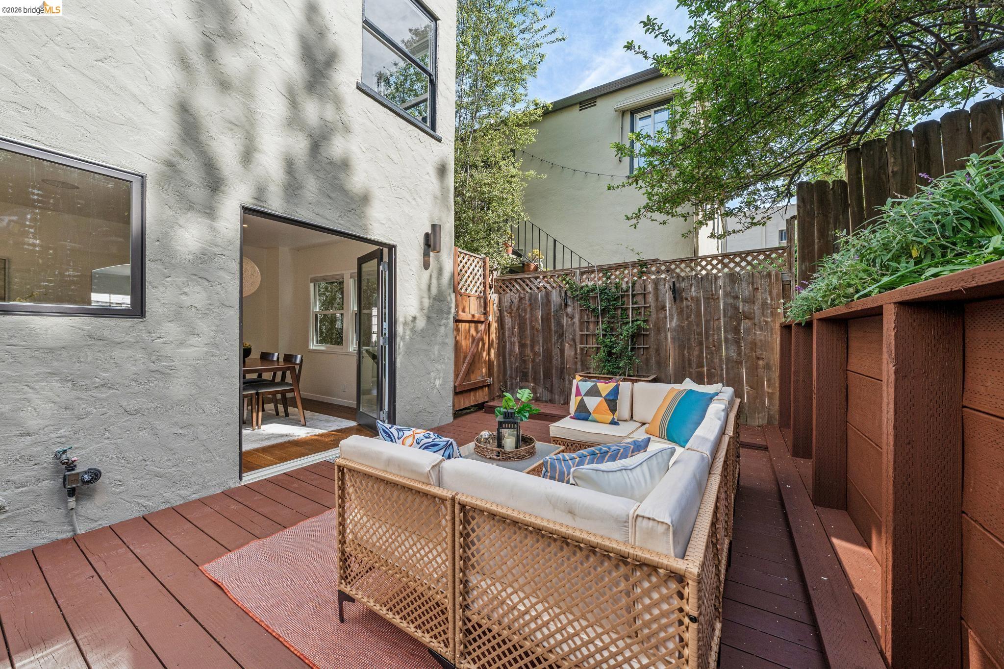 Detail Gallery Image 20 of 60 For 2306 Ivy Dr, Oakland,  CA 94606 - – Beds | – Baths