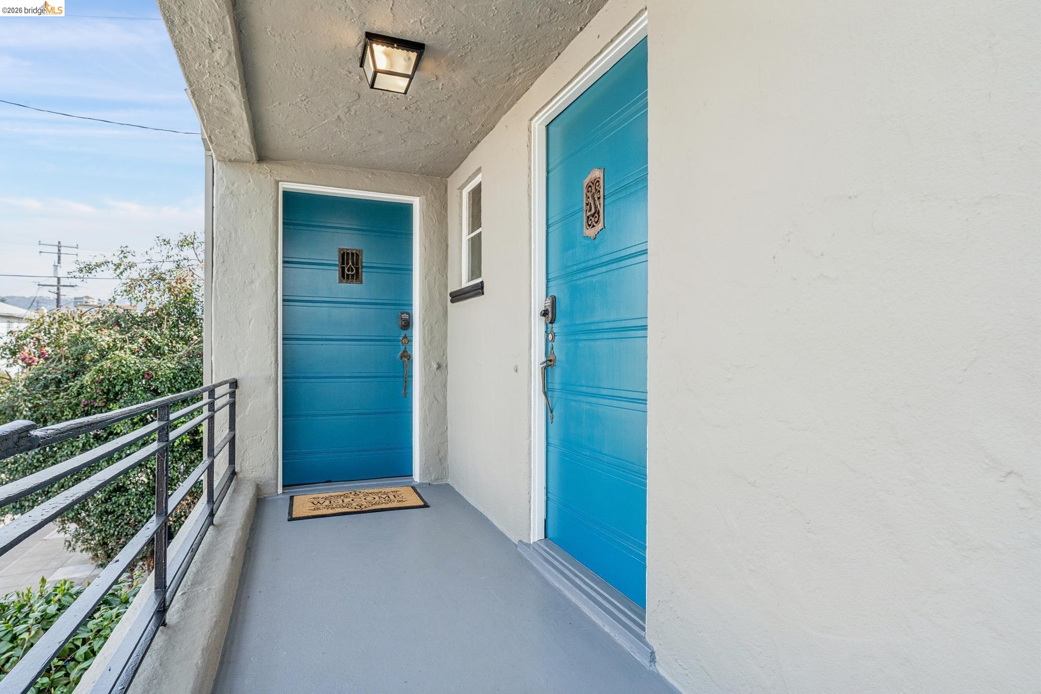 Detail Gallery Image 3 of 60 For 2306 Ivy Dr, Oakland,  CA 94606 - – Beds | – Baths