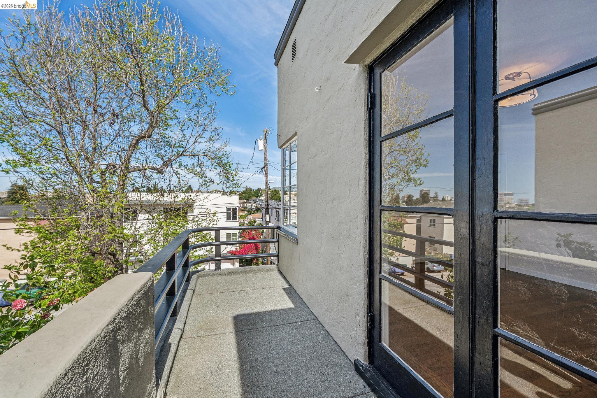 Detail Gallery Image 41 of 60 For 2306 Ivy Dr, Oakland,  CA 94606 - – Beds | – Baths