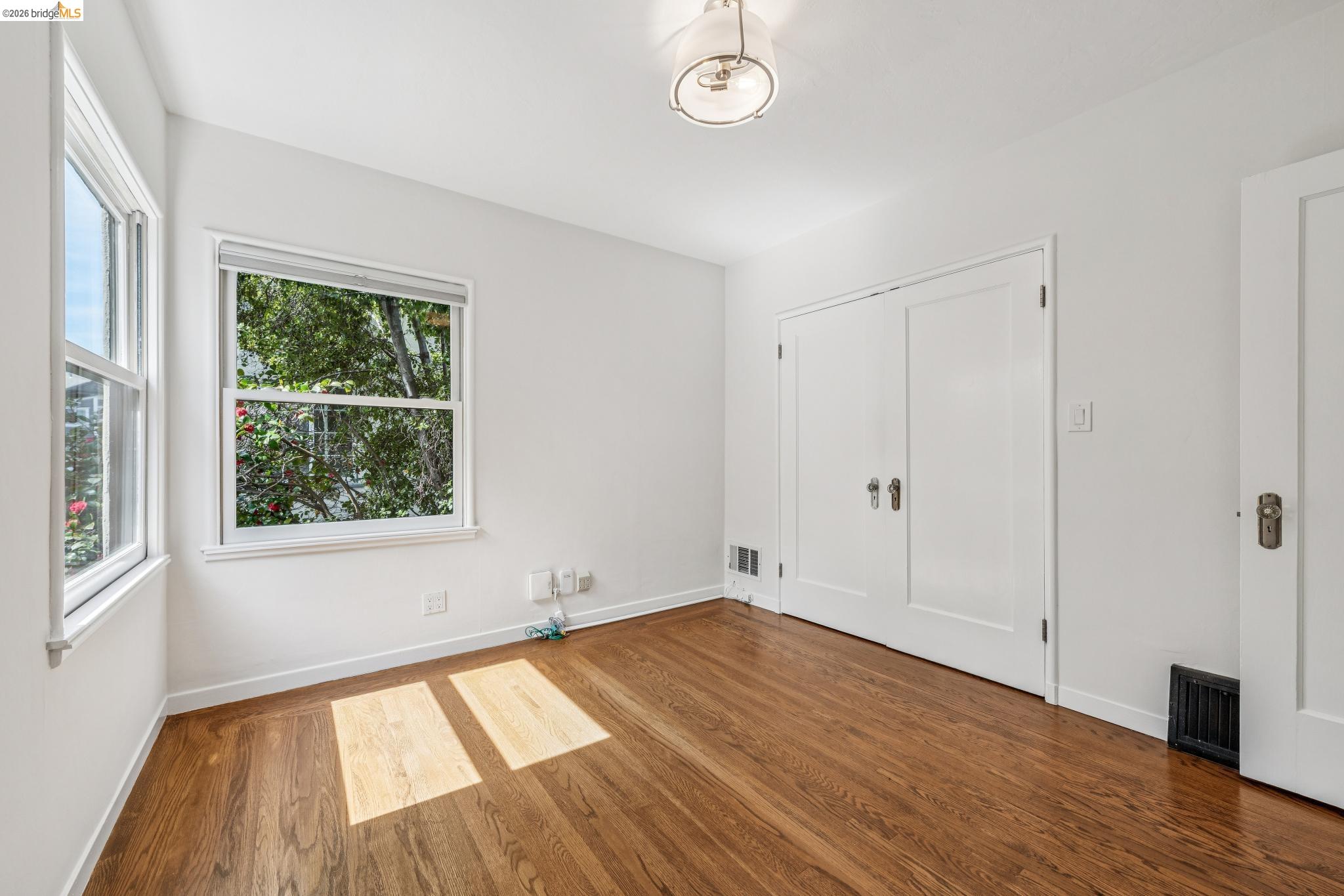 Detail Gallery Image 42 of 60 For 2306 Ivy Dr, Oakland,  CA 94606 - – Beds | – Baths