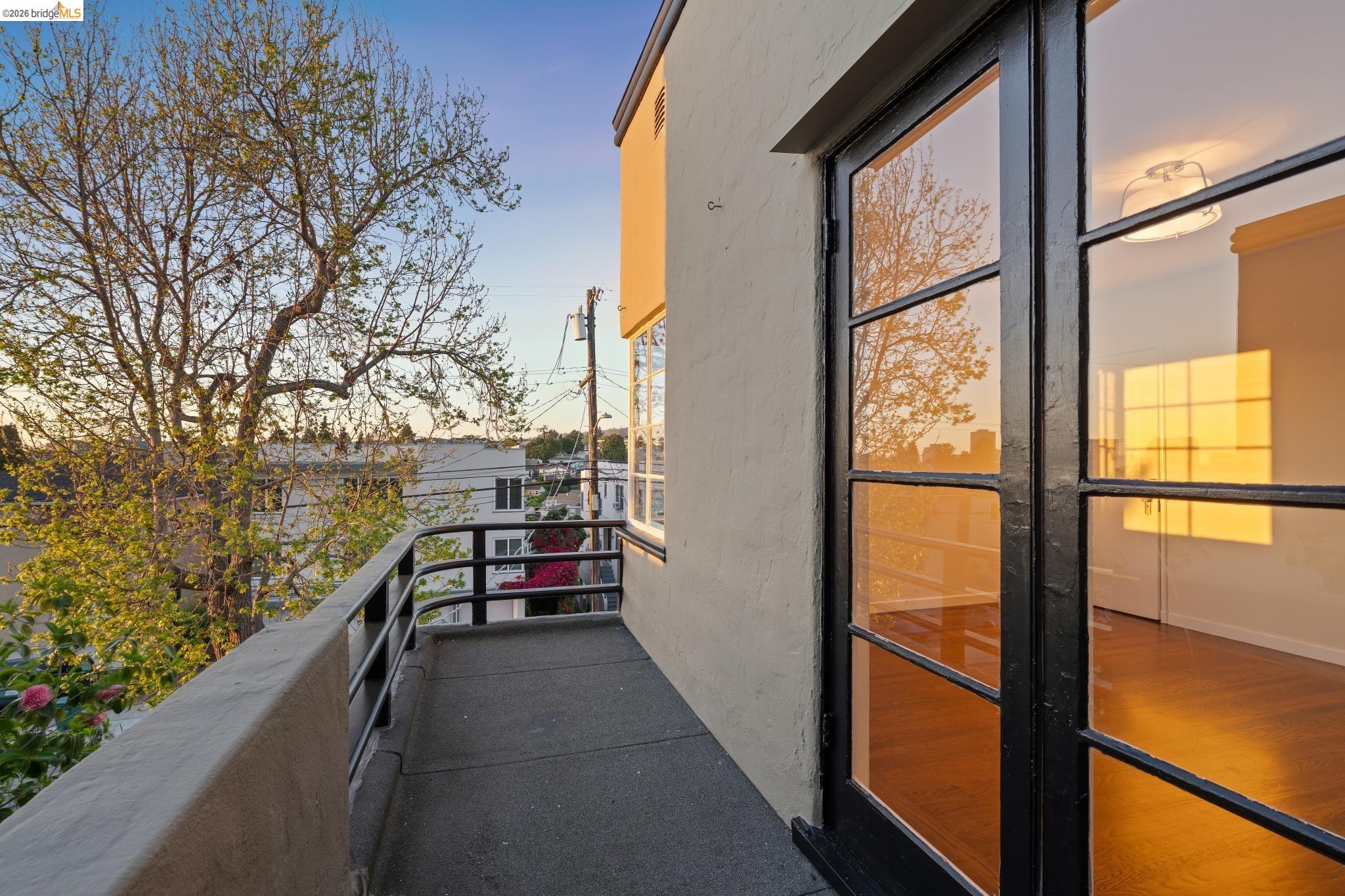 Detail Gallery Image 51 of 60 For 2306 Ivy Dr, Oakland,  CA 94606 - – Beds | – Baths