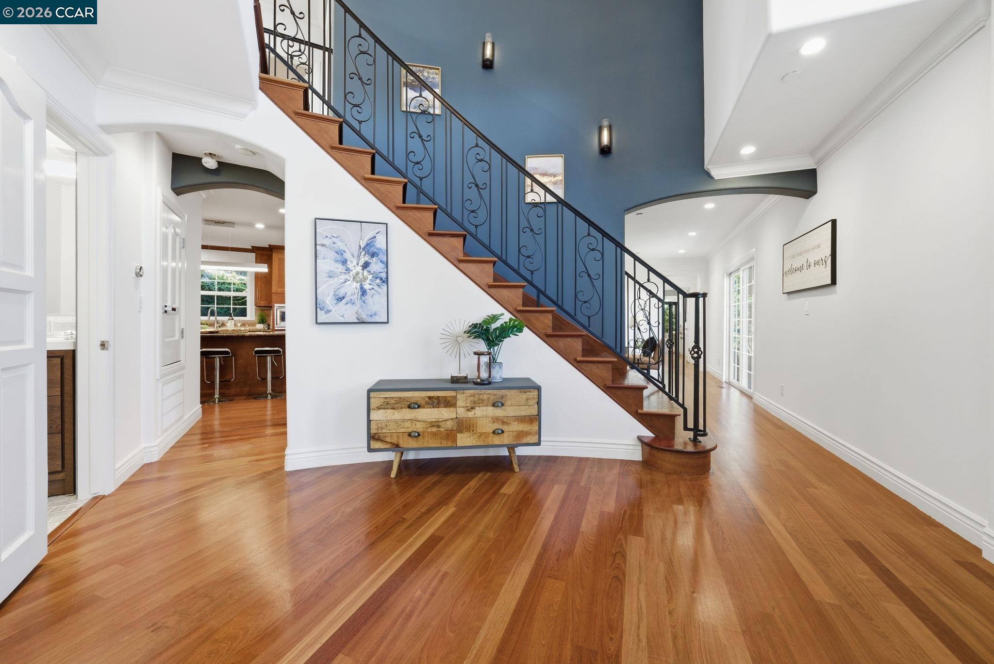 Detail Gallery Image 13 of 59 For 8 Millbrae Cir, Millbrae,  CA 94030 - 4 Beds | 3/1 Baths