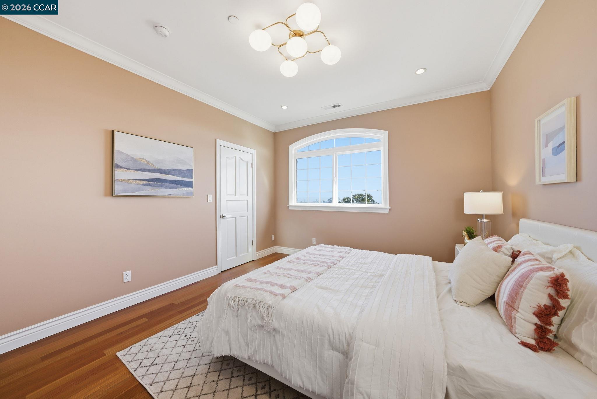 Detail Gallery Image 33 of 59 For 8 Millbrae Cir, Millbrae,  CA 94030 - 4 Beds | 3/1 Baths