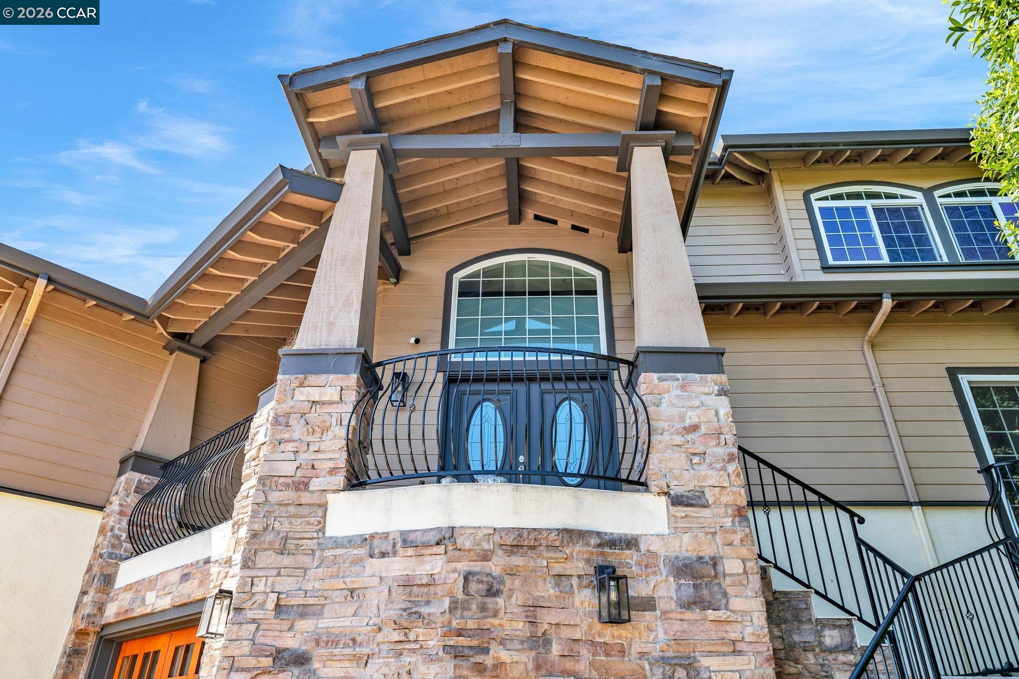 Detail Gallery Image 6 of 11 For 8 Millbrae Cir, Millbrae,  CA 94030 - 4 Beds | 3/1 Baths