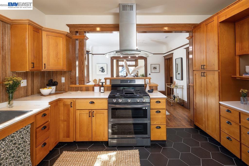 Detail Gallery Image 13 of 45 For 2420 9th Ave, Oakland,  CA 94606 - 4 Beds | 2/1 Baths