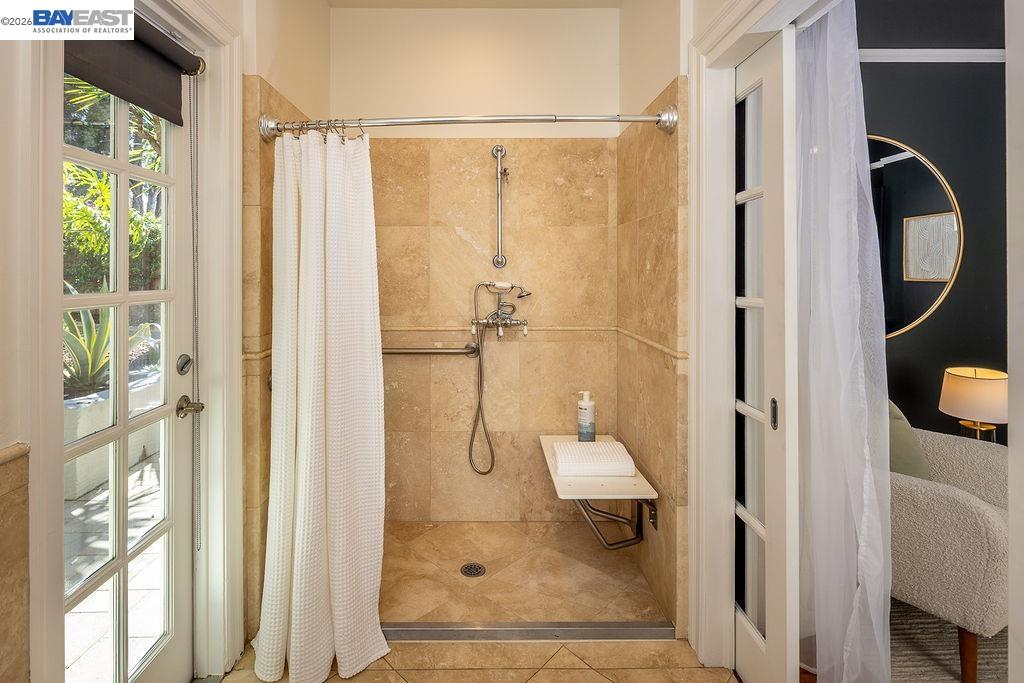 Detail Gallery Image 18 of 45 For 2420 9th Ave, Oakland,  CA 94606 - 4 Beds | 2/1 Baths