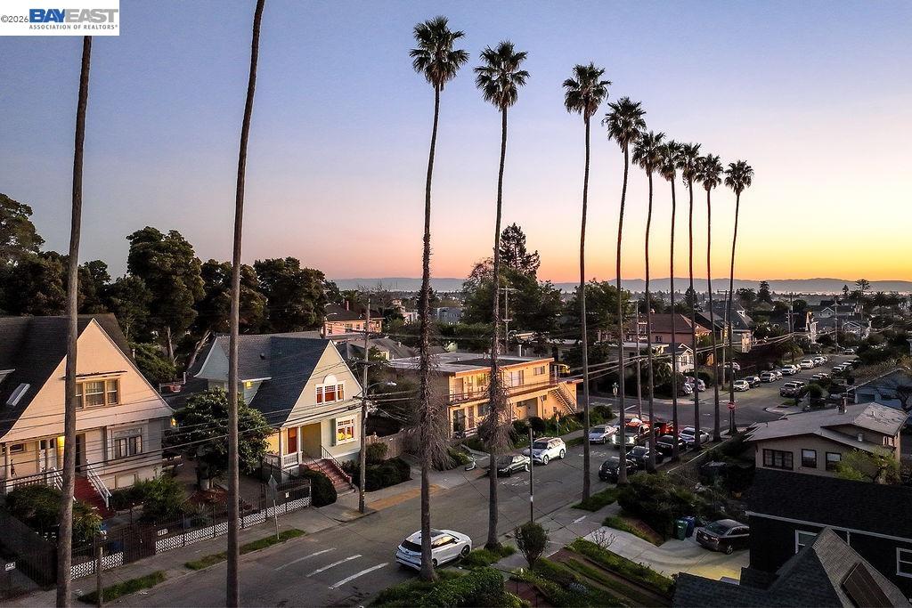 Detail Gallery Image 3 of 45 For 2420 9th Ave, Oakland,  CA 94606 - 4 Beds | 2/1 Baths