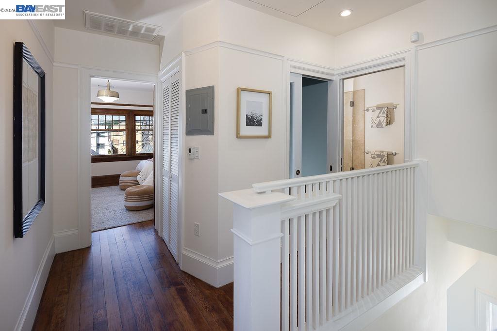 Detail Gallery Image 27 of 45 For 2420 9th Ave, Oakland,  CA 94606 - 4 Beds | 2/1 Baths