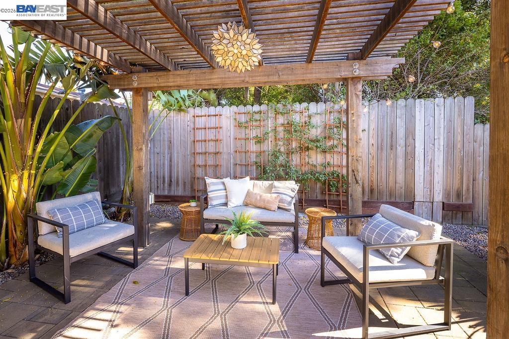 Detail Gallery Image 34 of 45 For 2420 9th Ave, Oakland,  CA 94606 - 4 Beds | 2/1 Baths