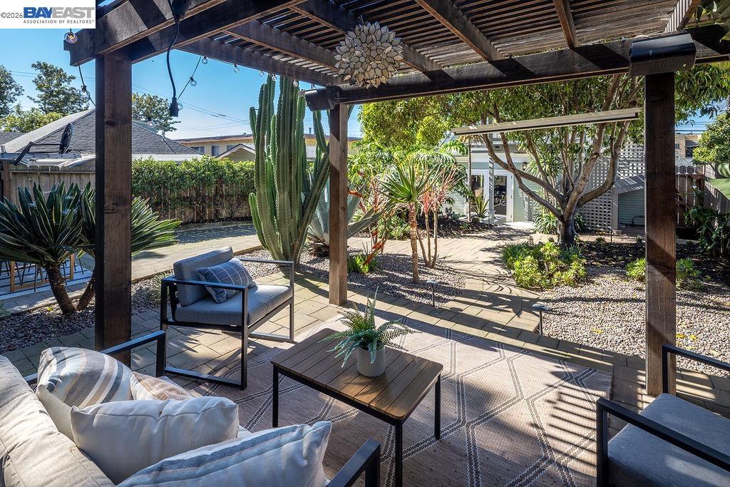 Detail Gallery Image 36 of 45 For 2420 9th Ave, Oakland,  CA 94606 - 4 Beds | 2/1 Baths